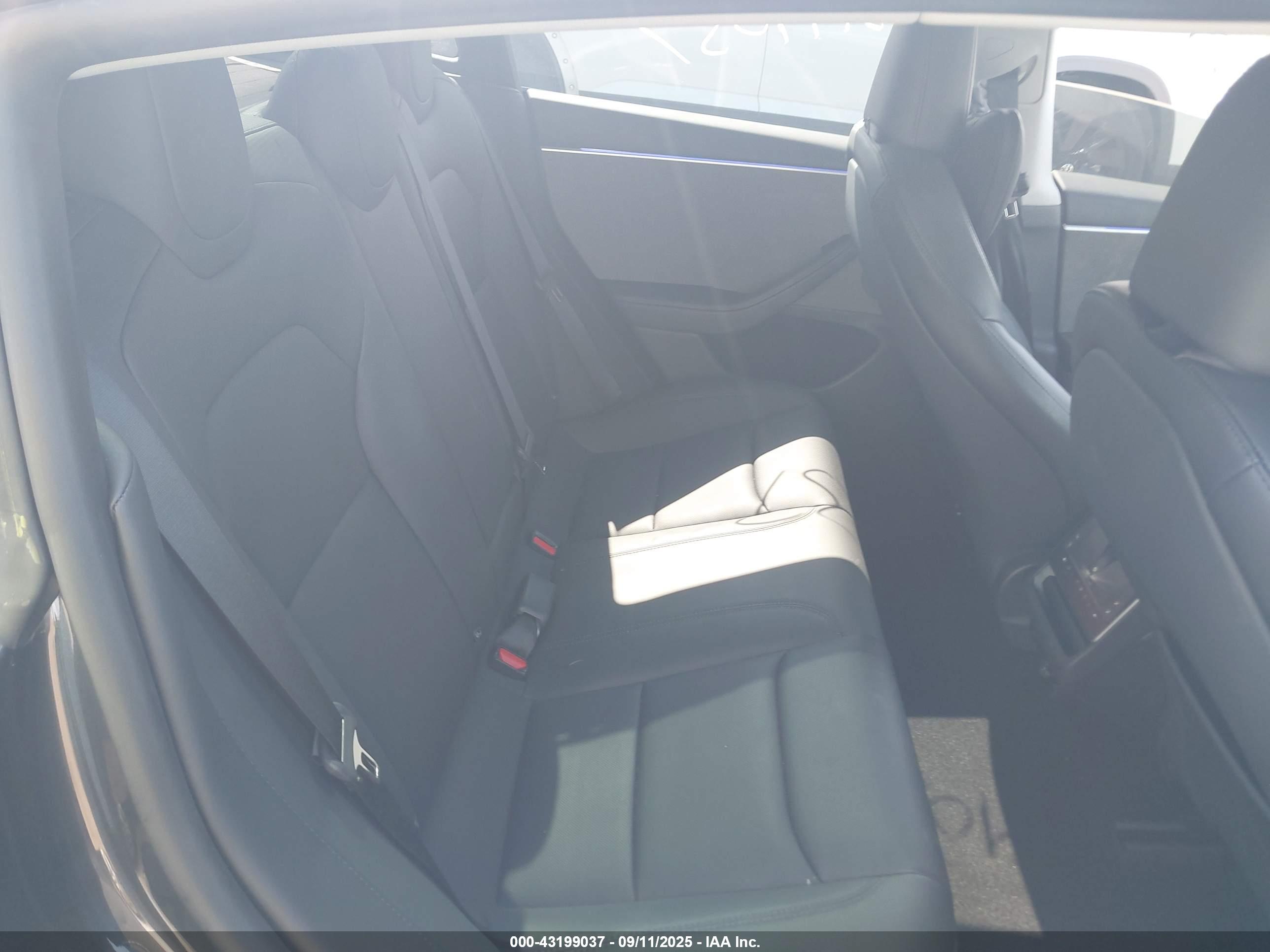 TESLA MODEL image 8