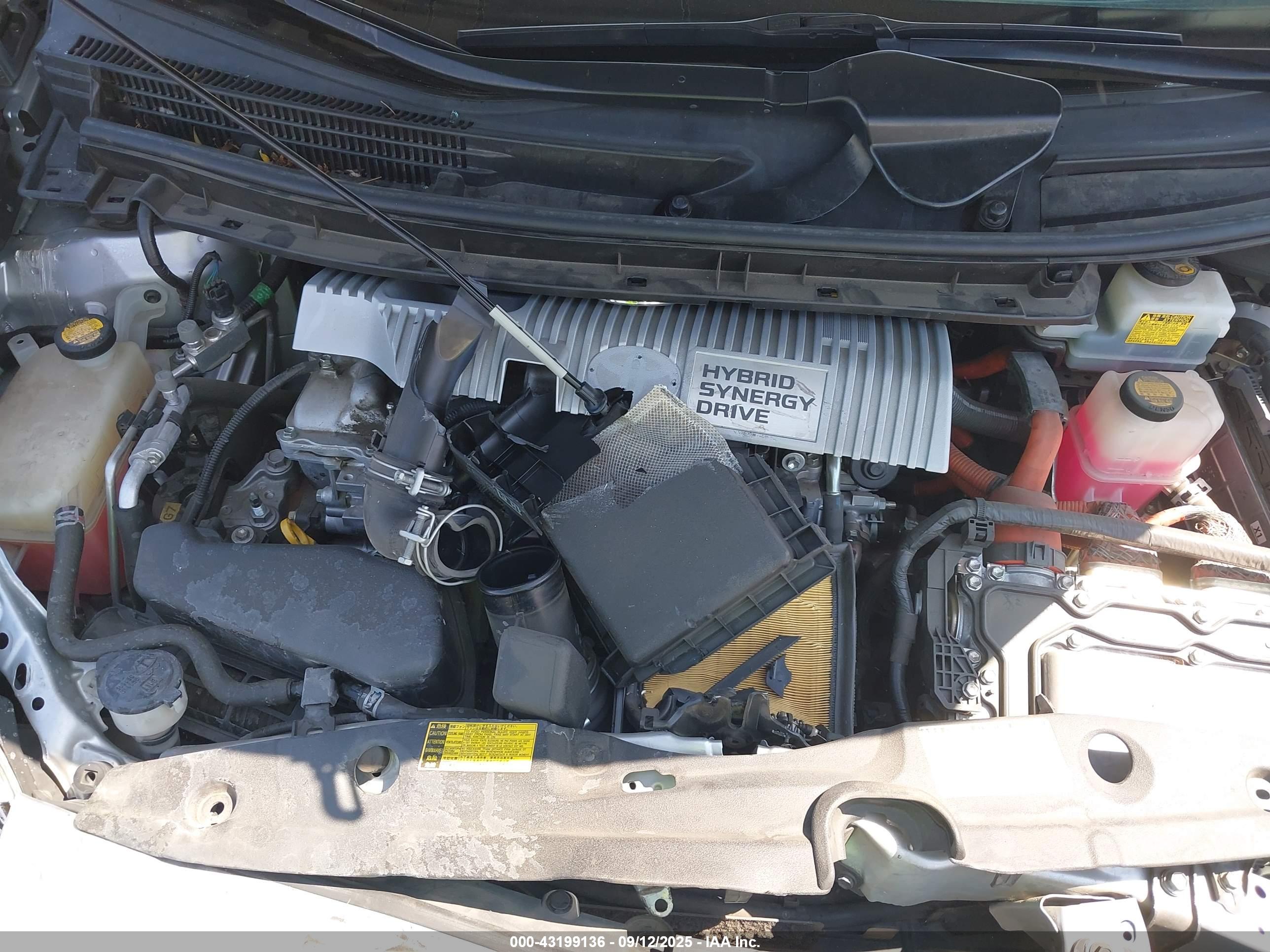TOYOTA PRIUS image 10