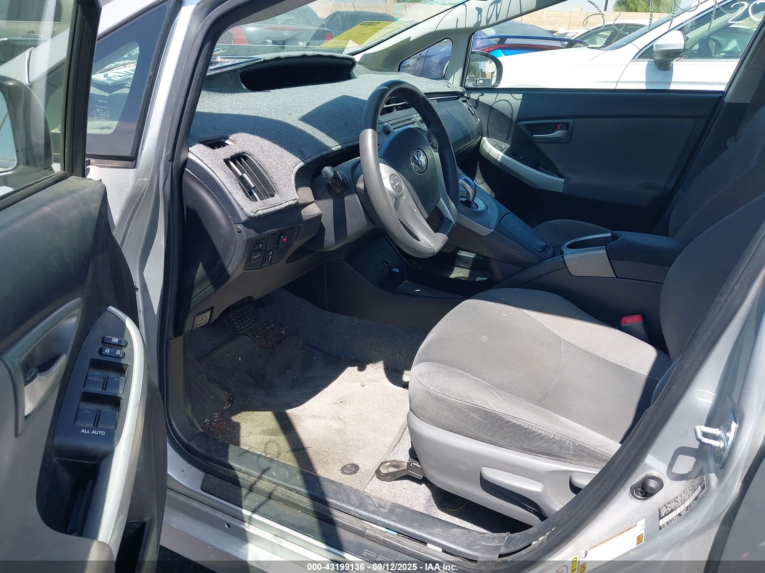 TOYOTA PRIUS image 5