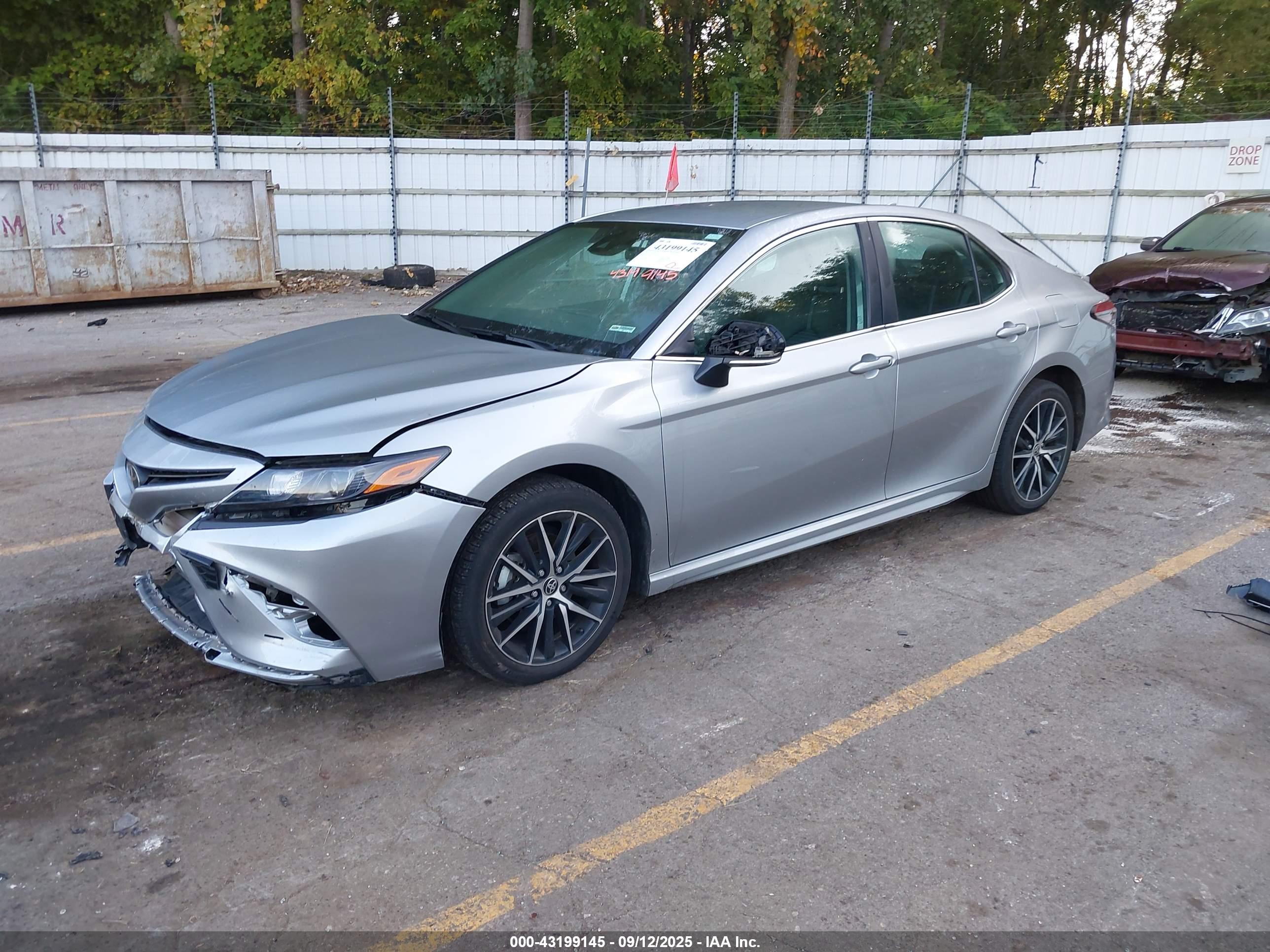 TOYOTA CAMRY image 2