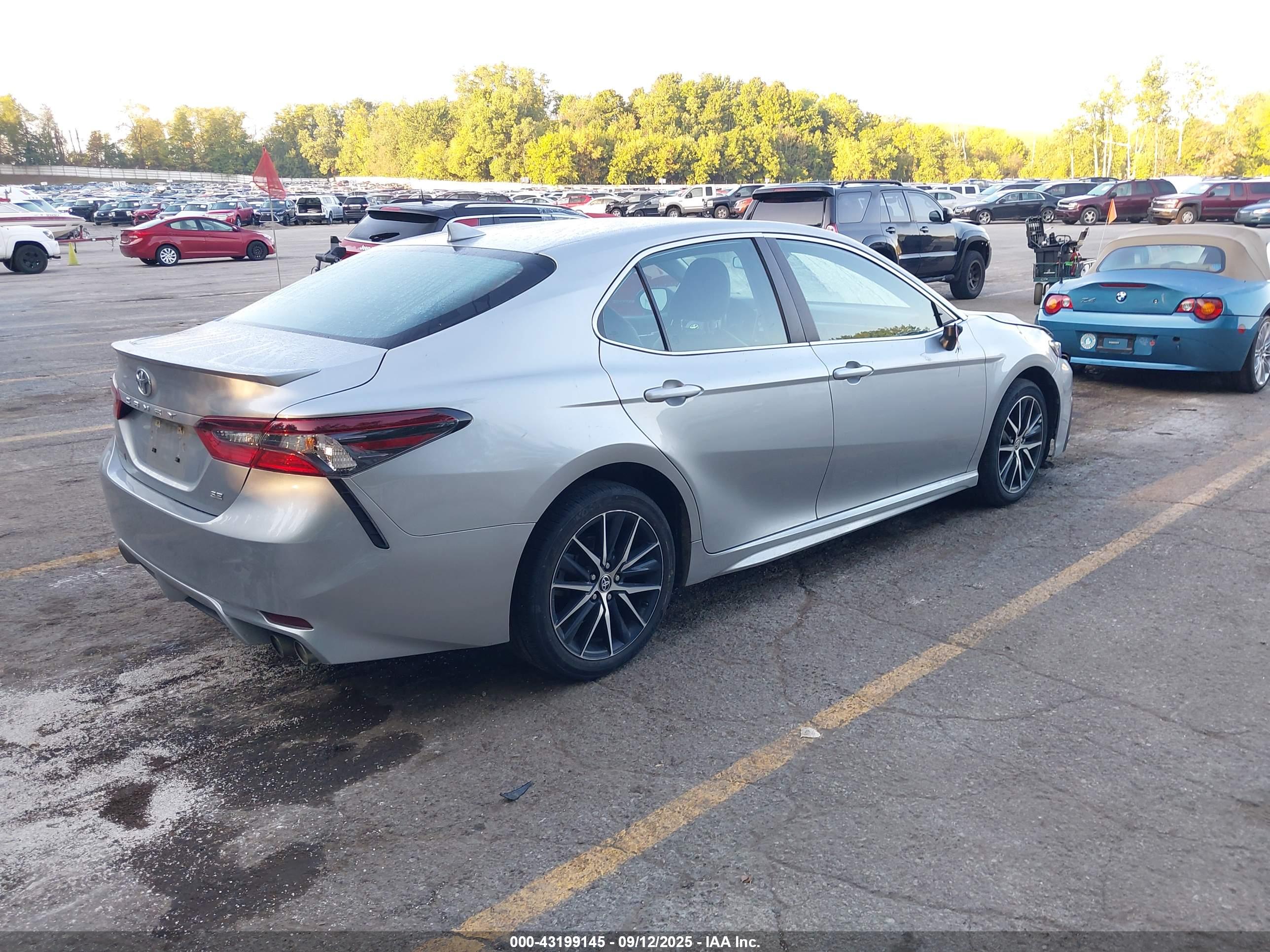 TOYOTA CAMRY image 4