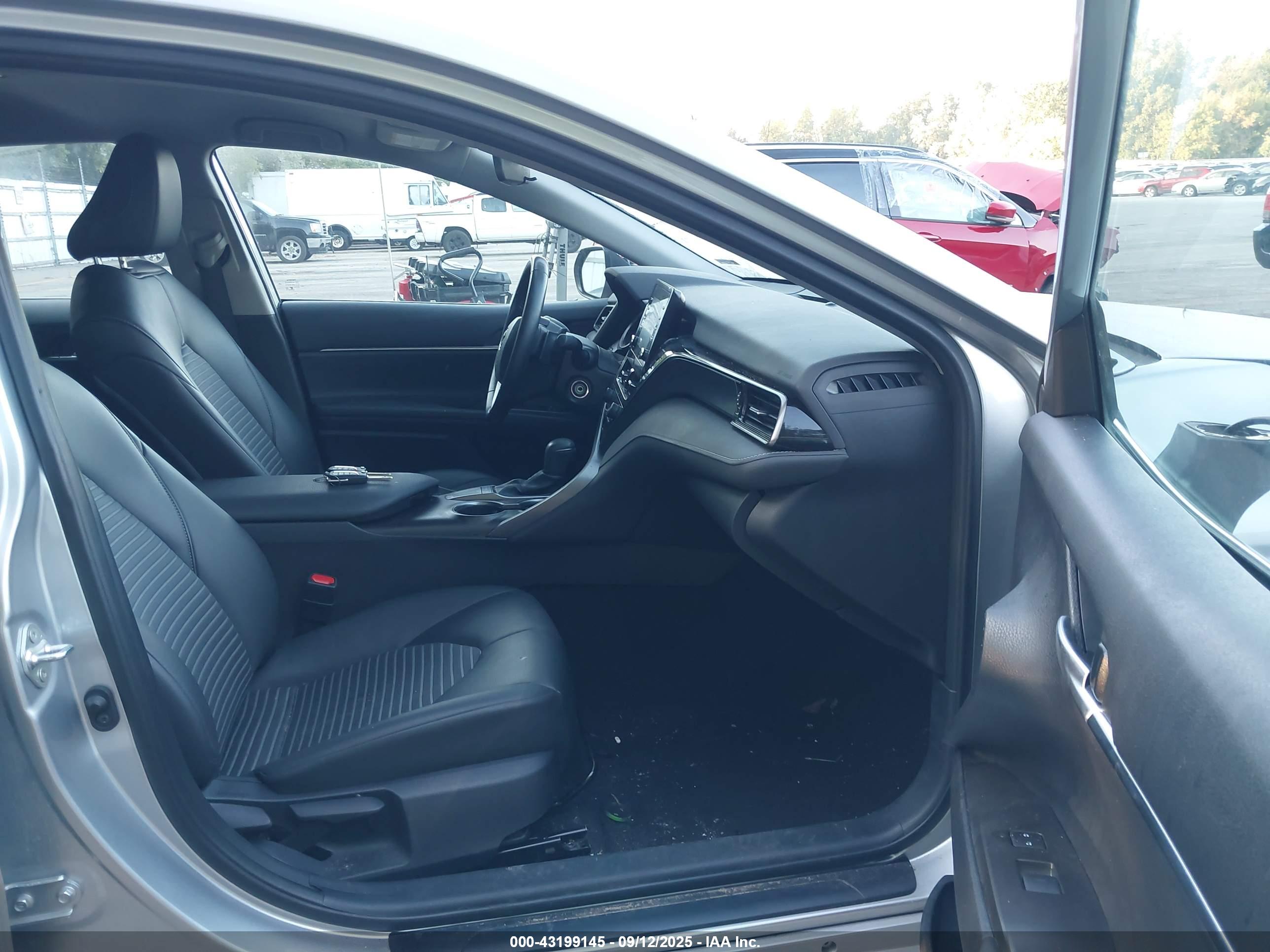 TOYOTA CAMRY image 5