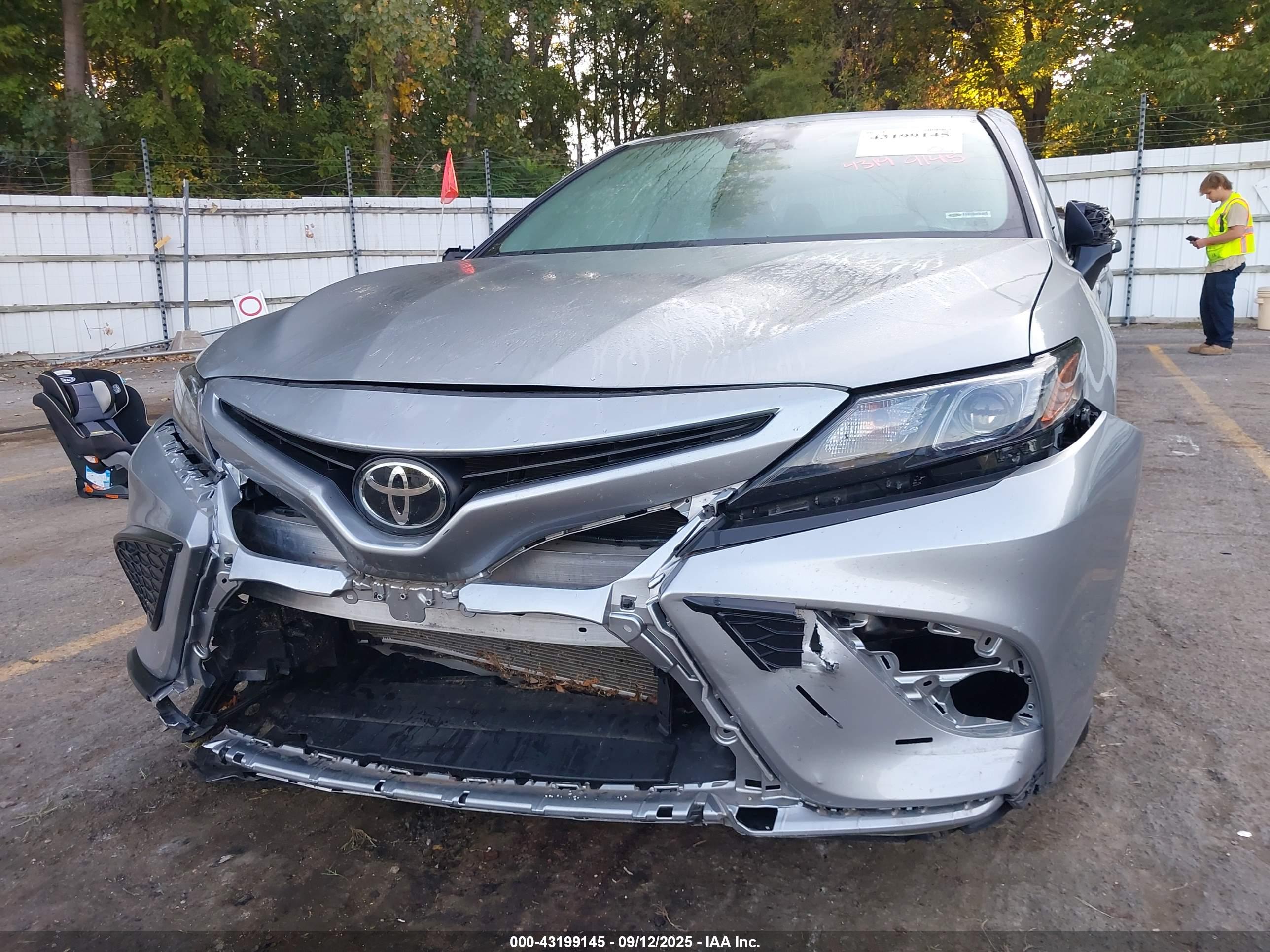 TOYOTA CAMRY image 6