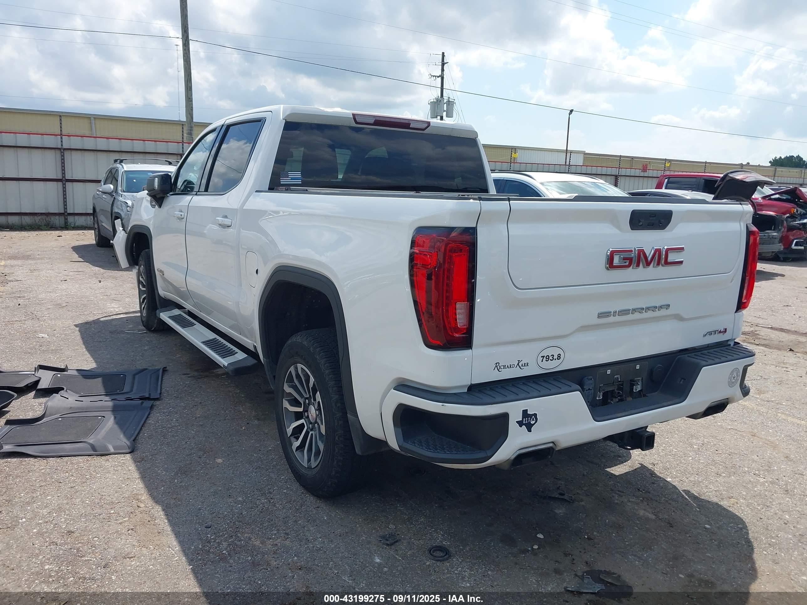 GMC SIERRA image 3