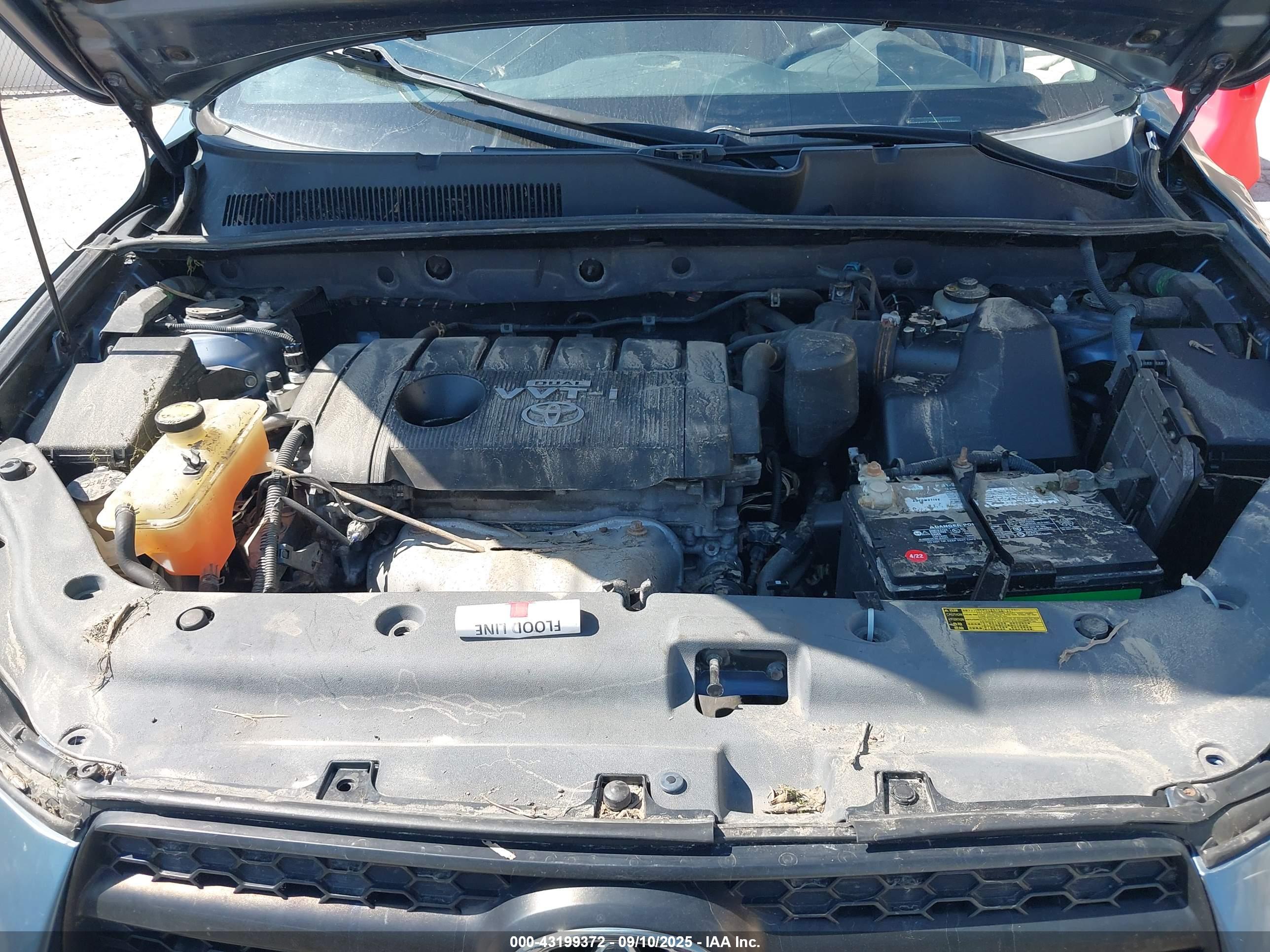 TOYOTA RAV4 image 10