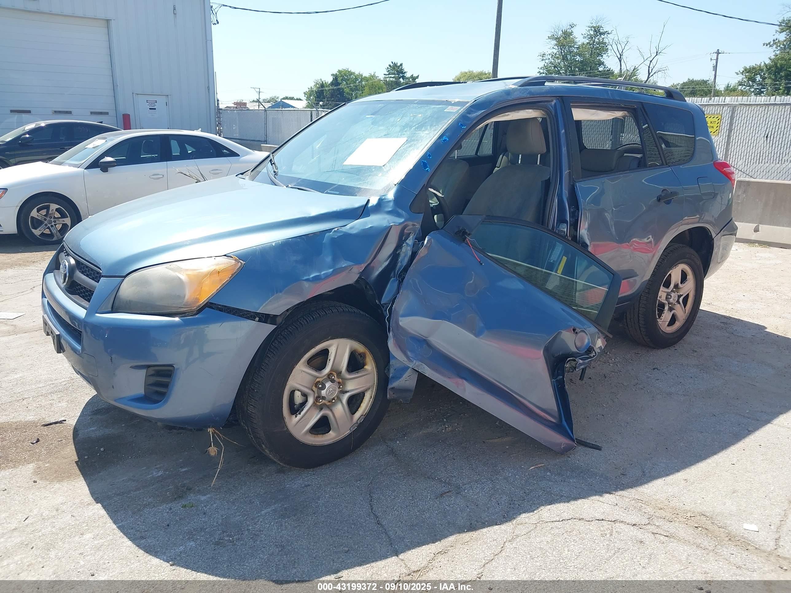 TOYOTA RAV4 image 2