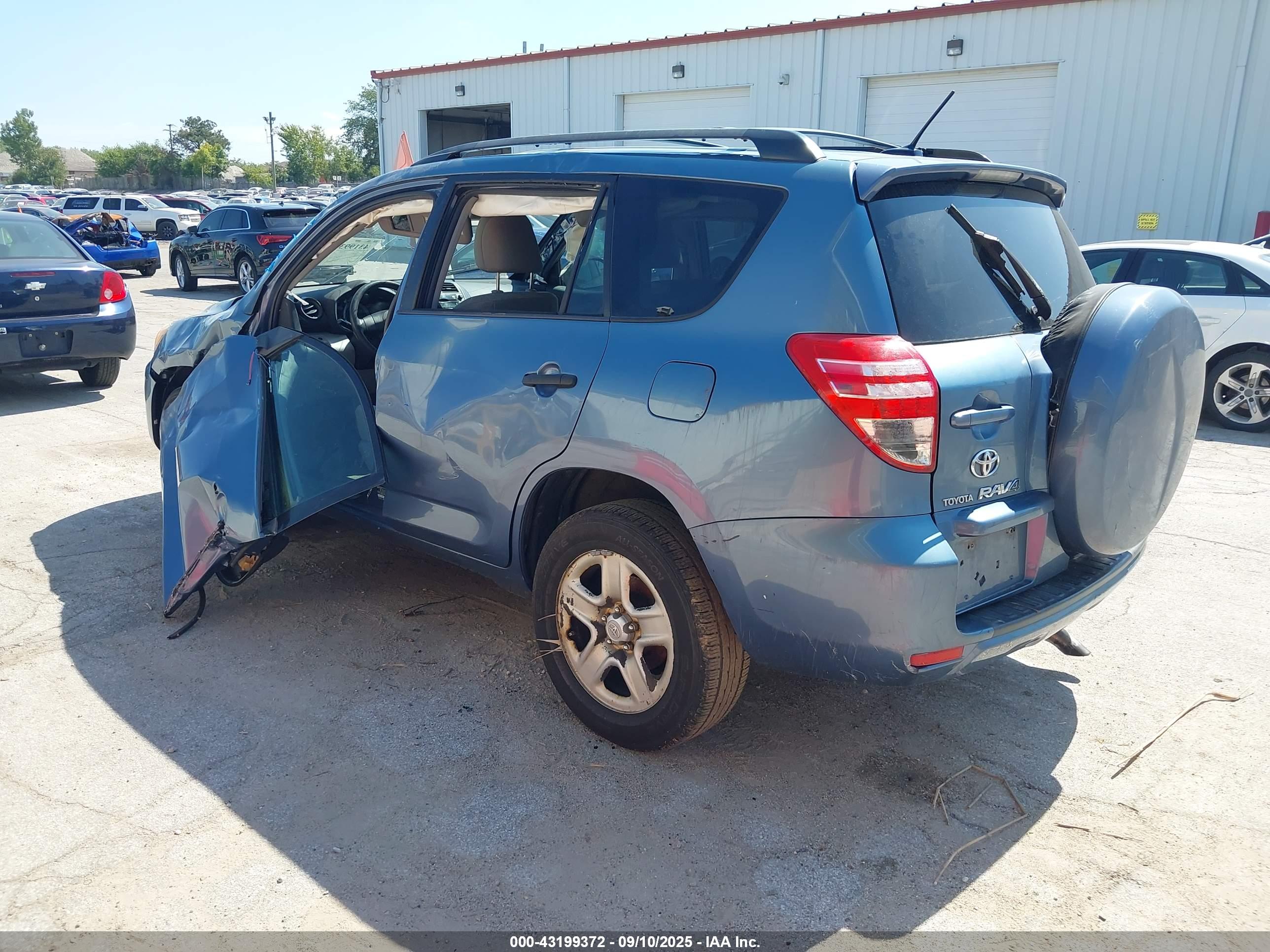 TOYOTA RAV4 image 3
