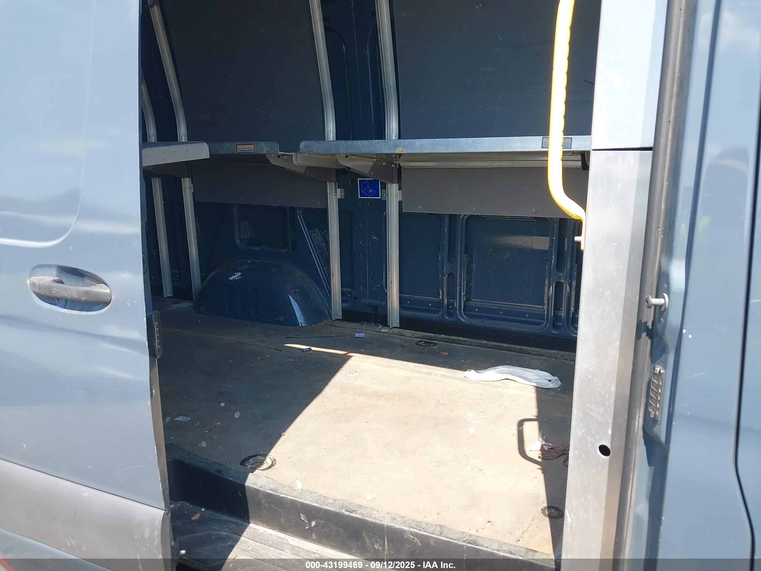 MERCEDES-BENZ SPRINTER image 8