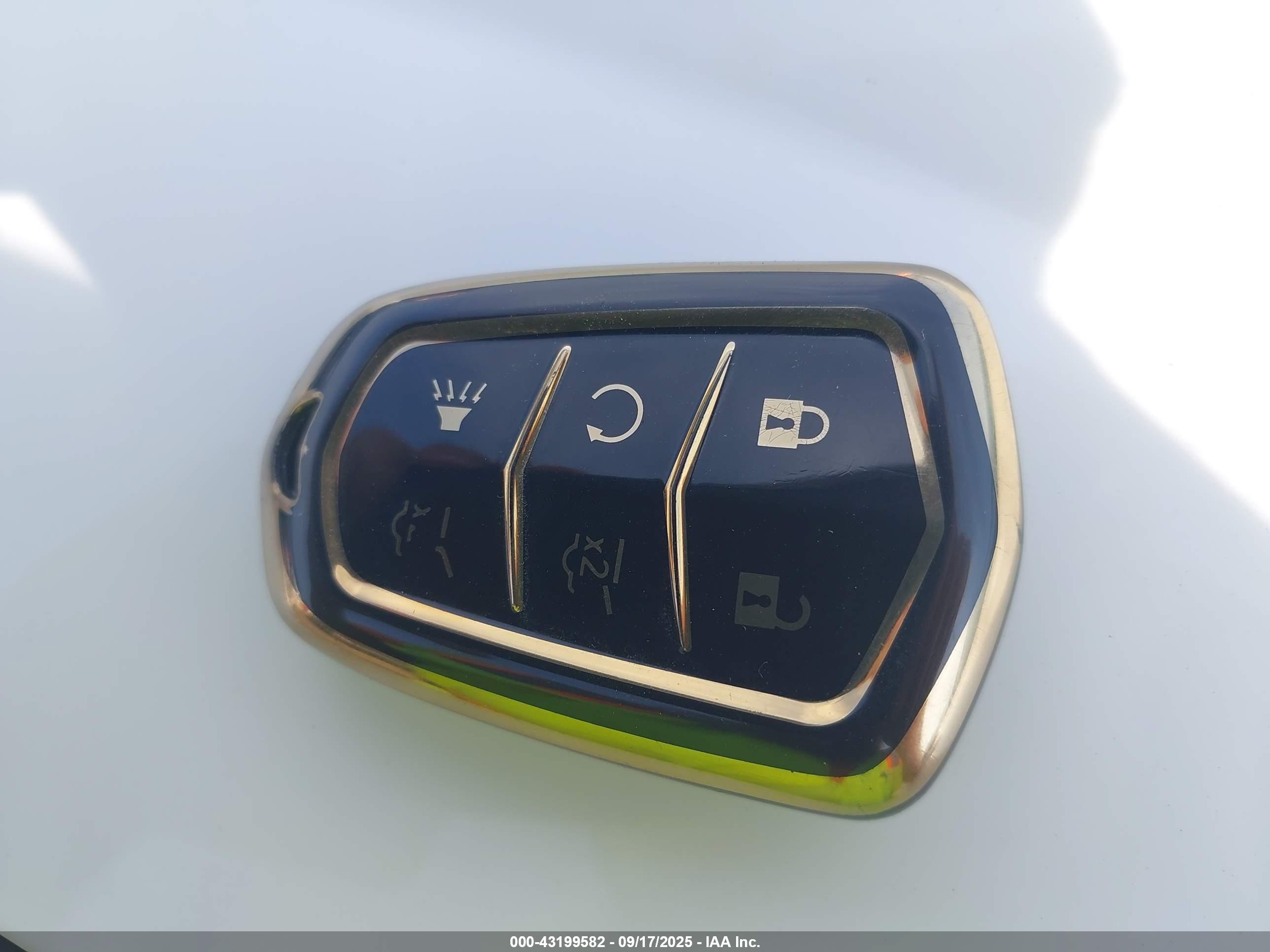 CADILLAC ESCALADE image 11