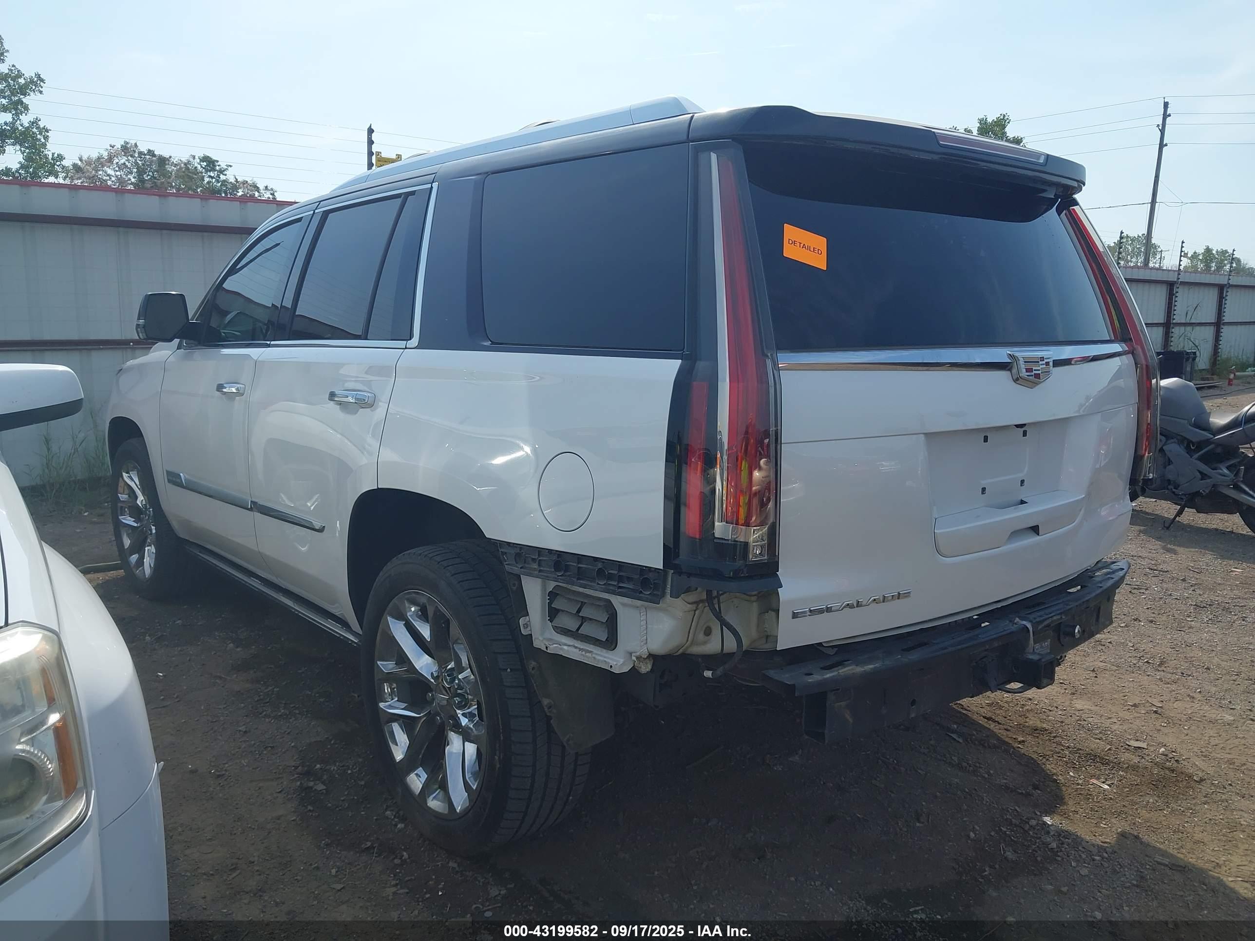 CADILLAC ESCALADE image 3