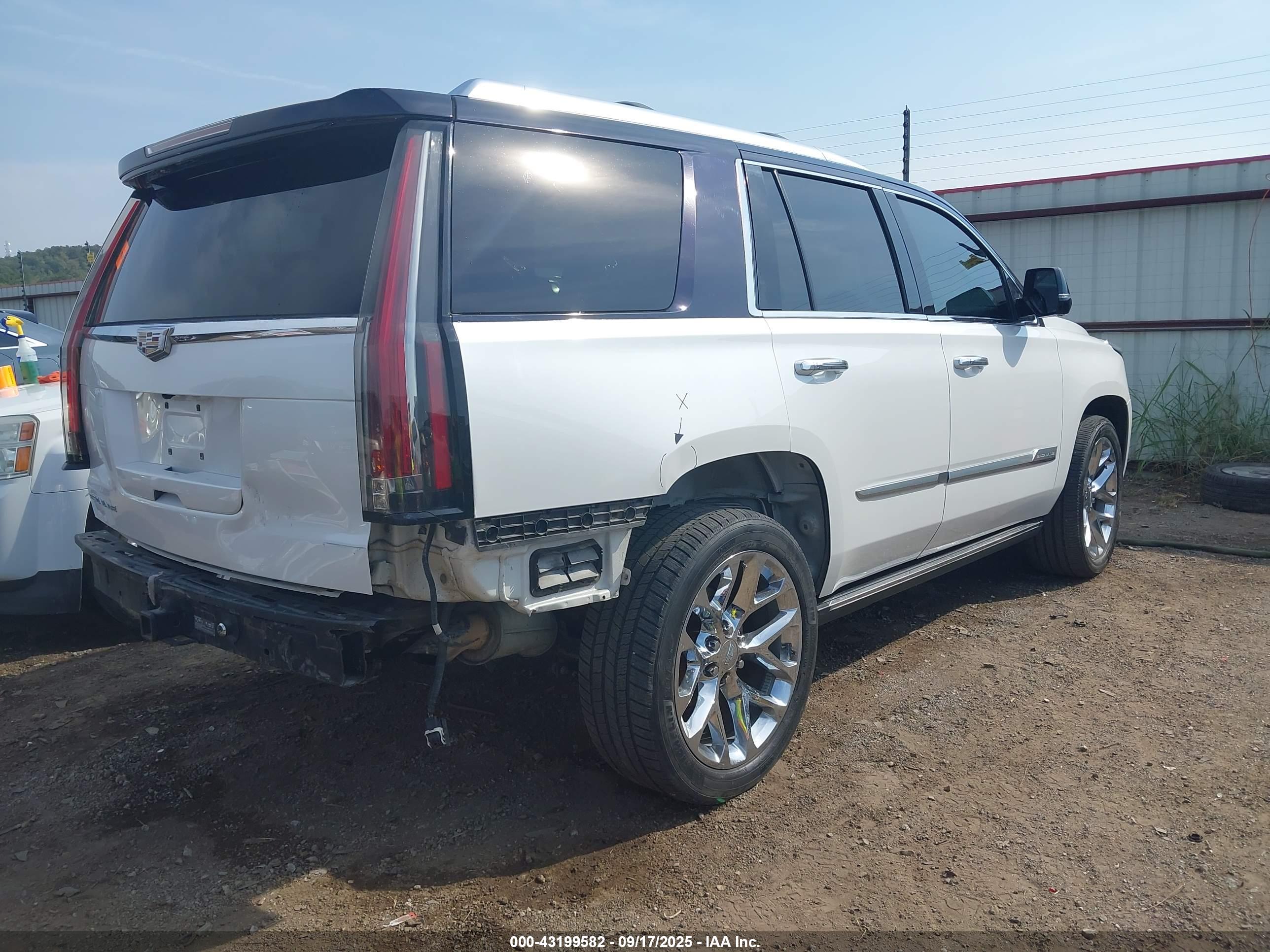 CADILLAC ESCALADE image 4