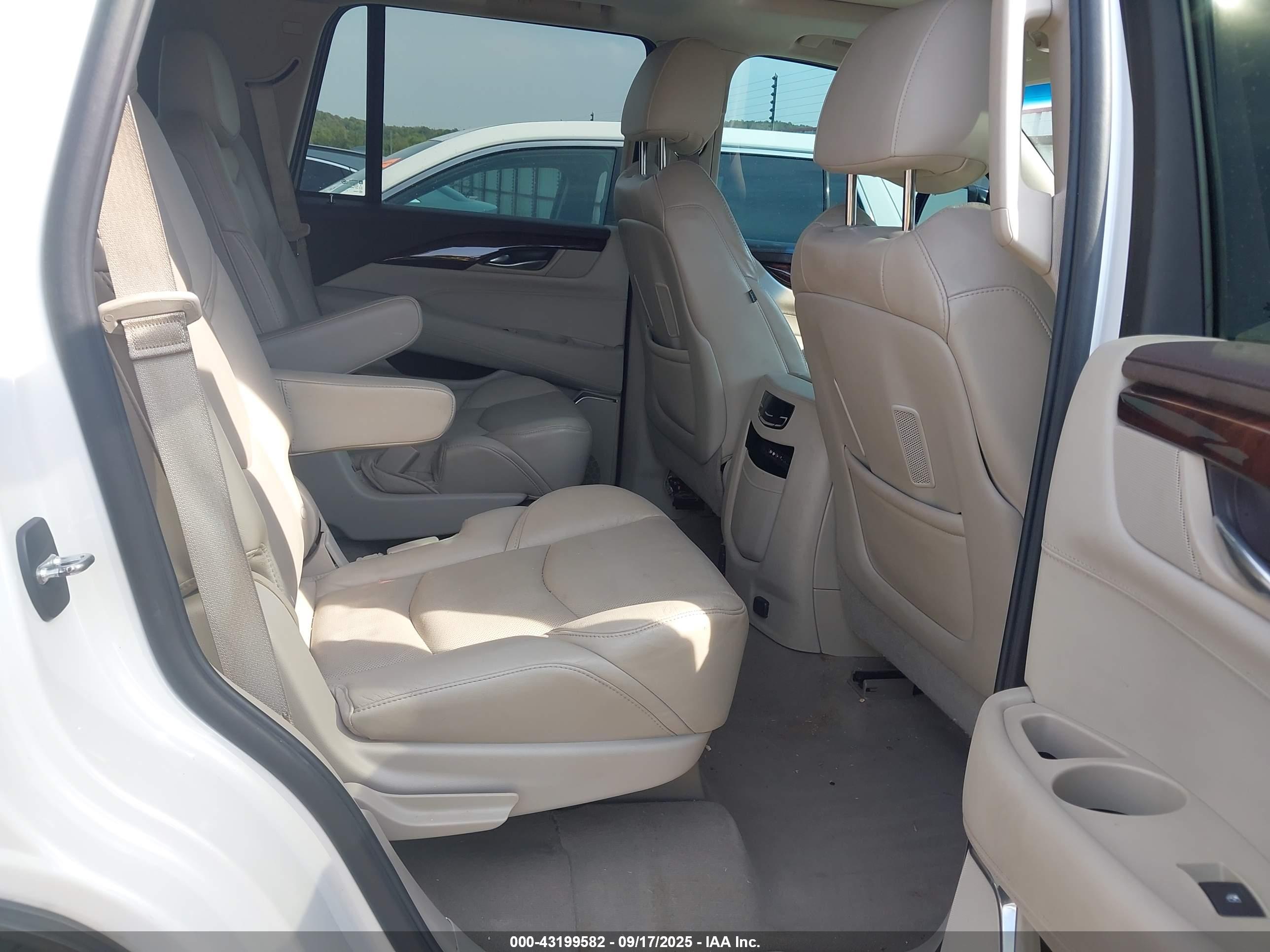 CADILLAC ESCALADE image 8