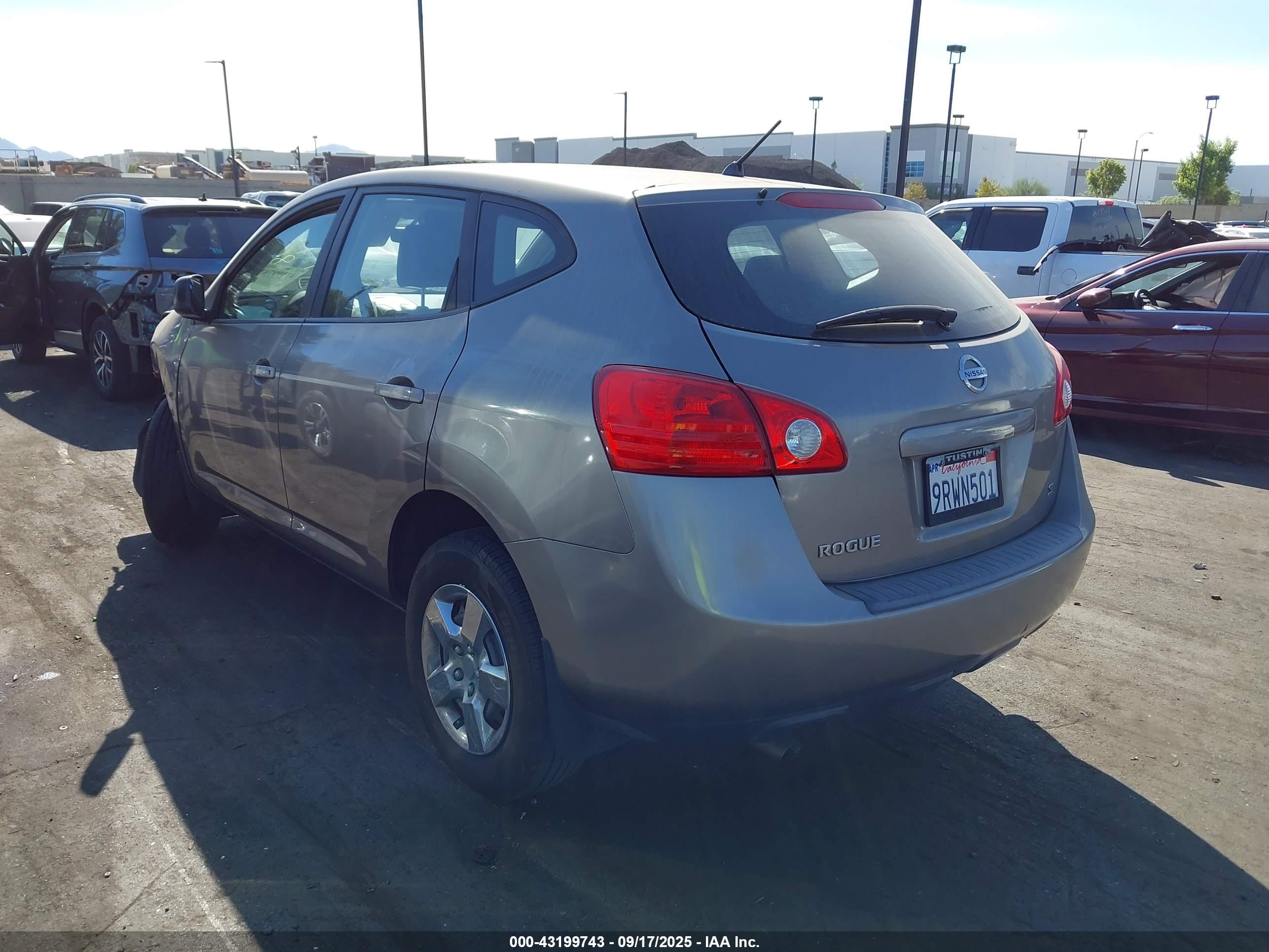 NISSAN ROGUE image 3