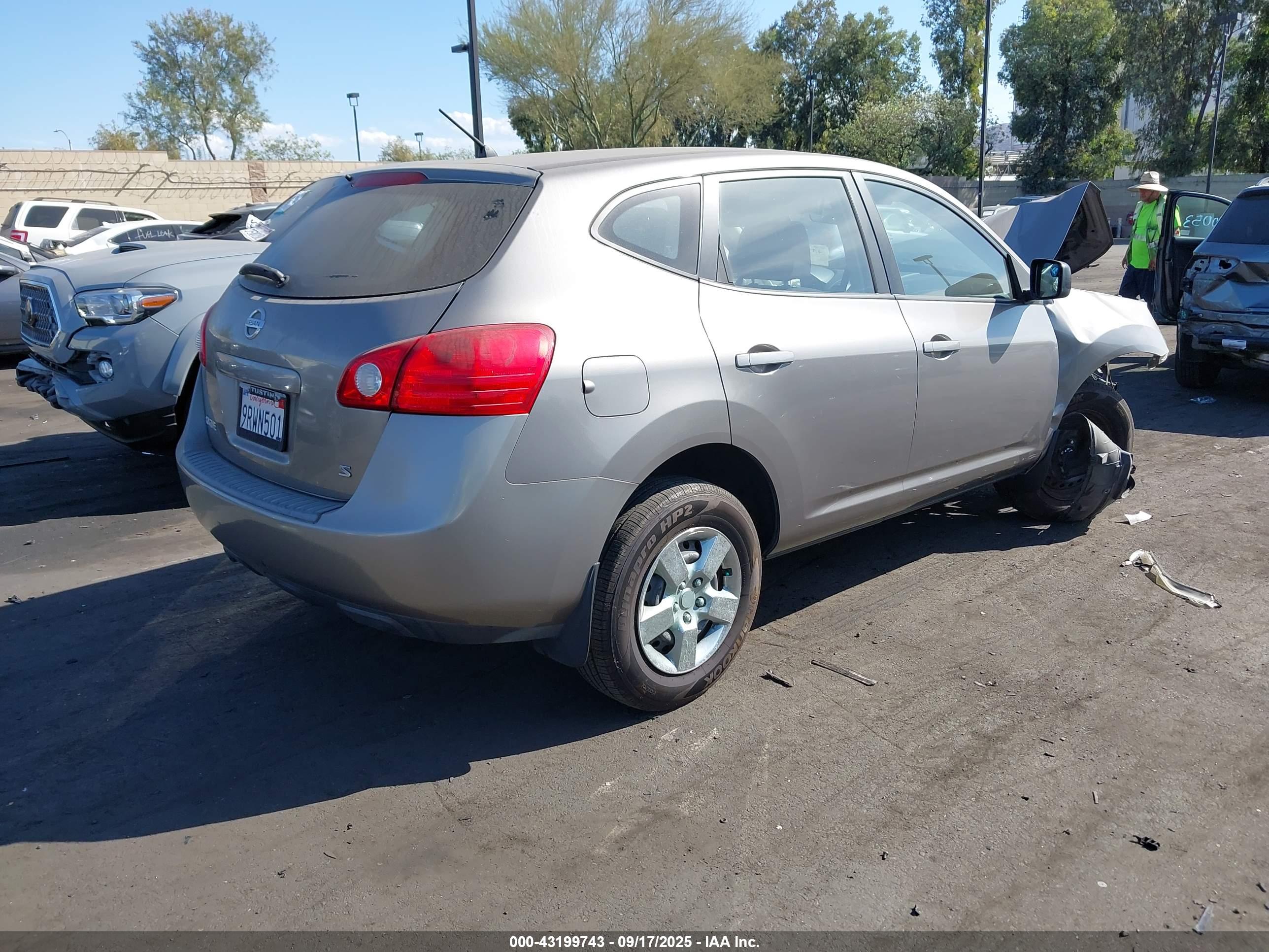 NISSAN ROGUE image 4