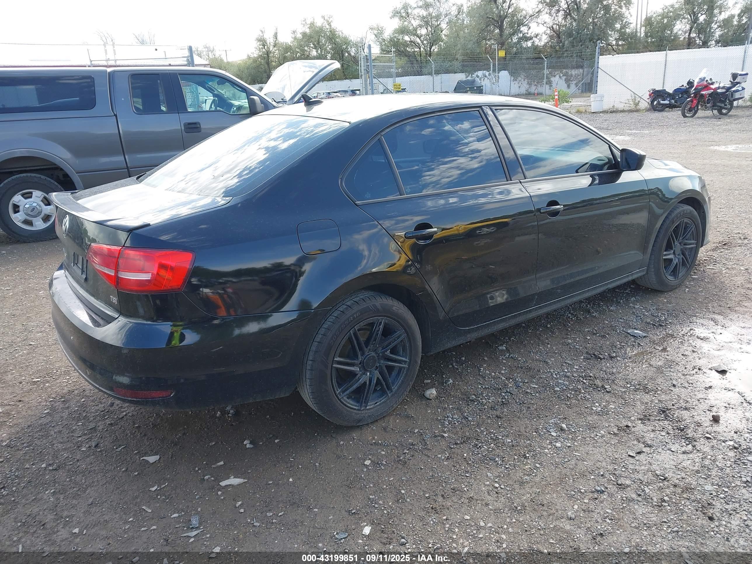 VOLKSWAGEN JETTA image 4