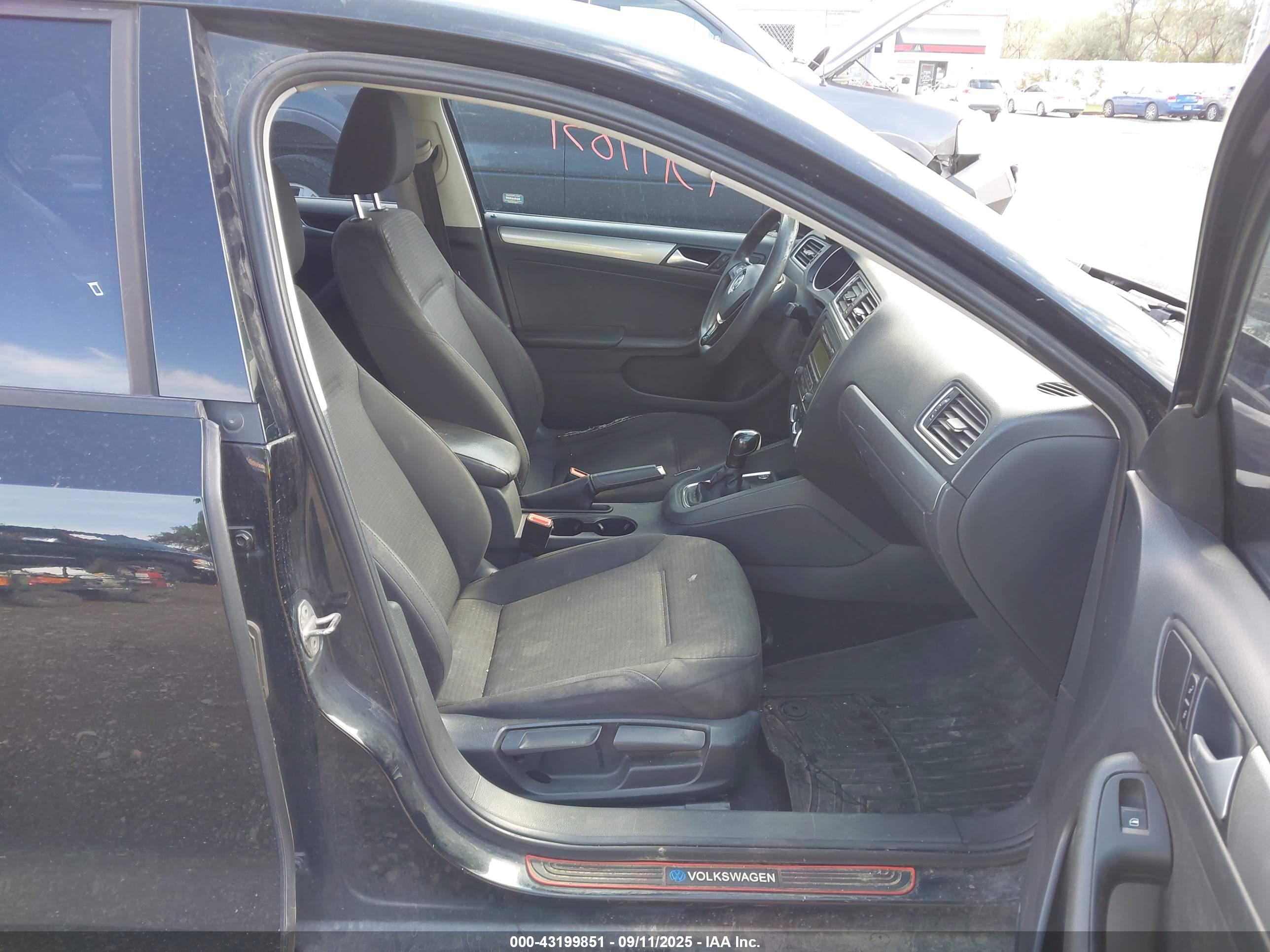 VOLKSWAGEN JETTA image 5