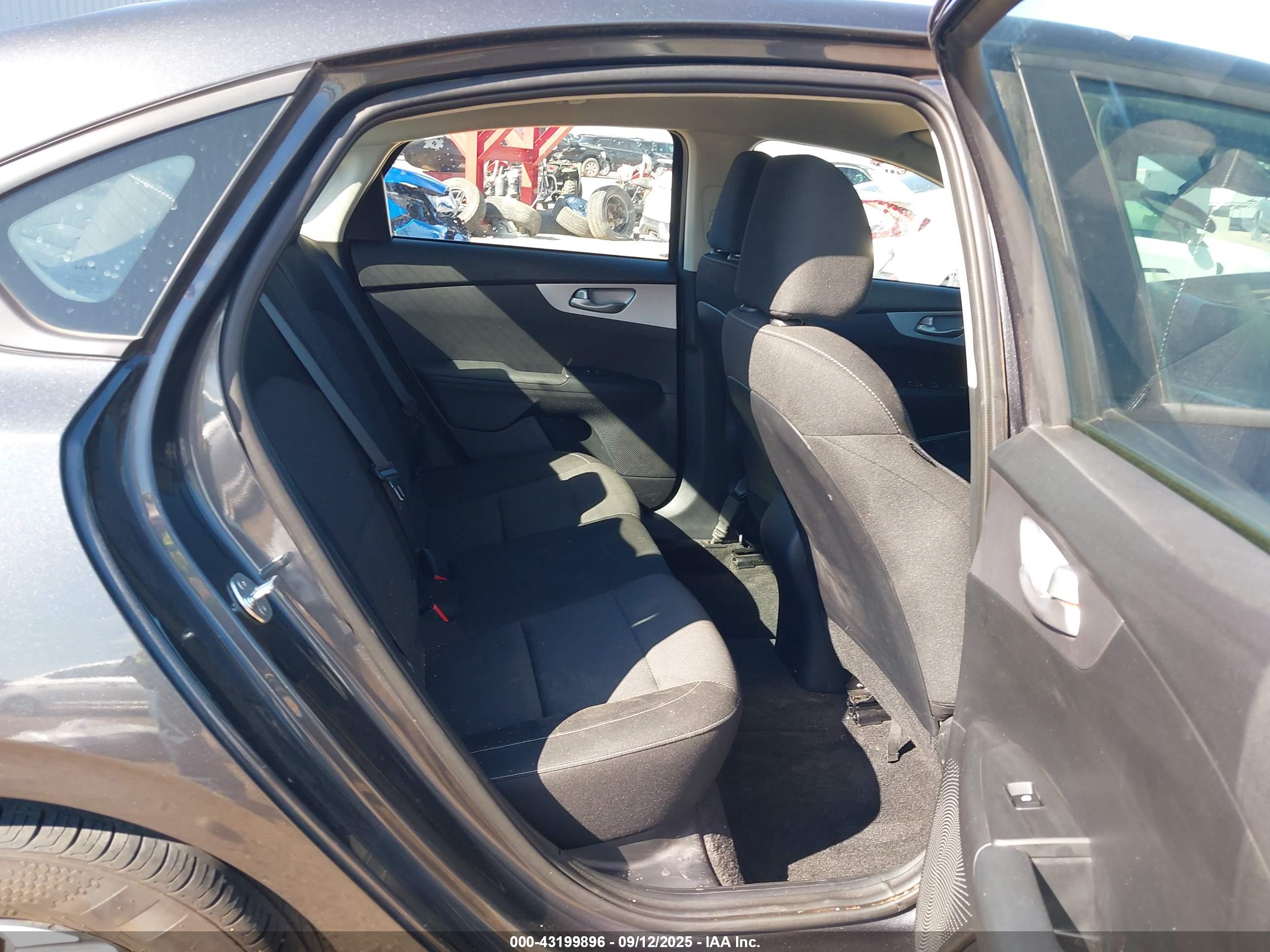 KIA FORTE image 8