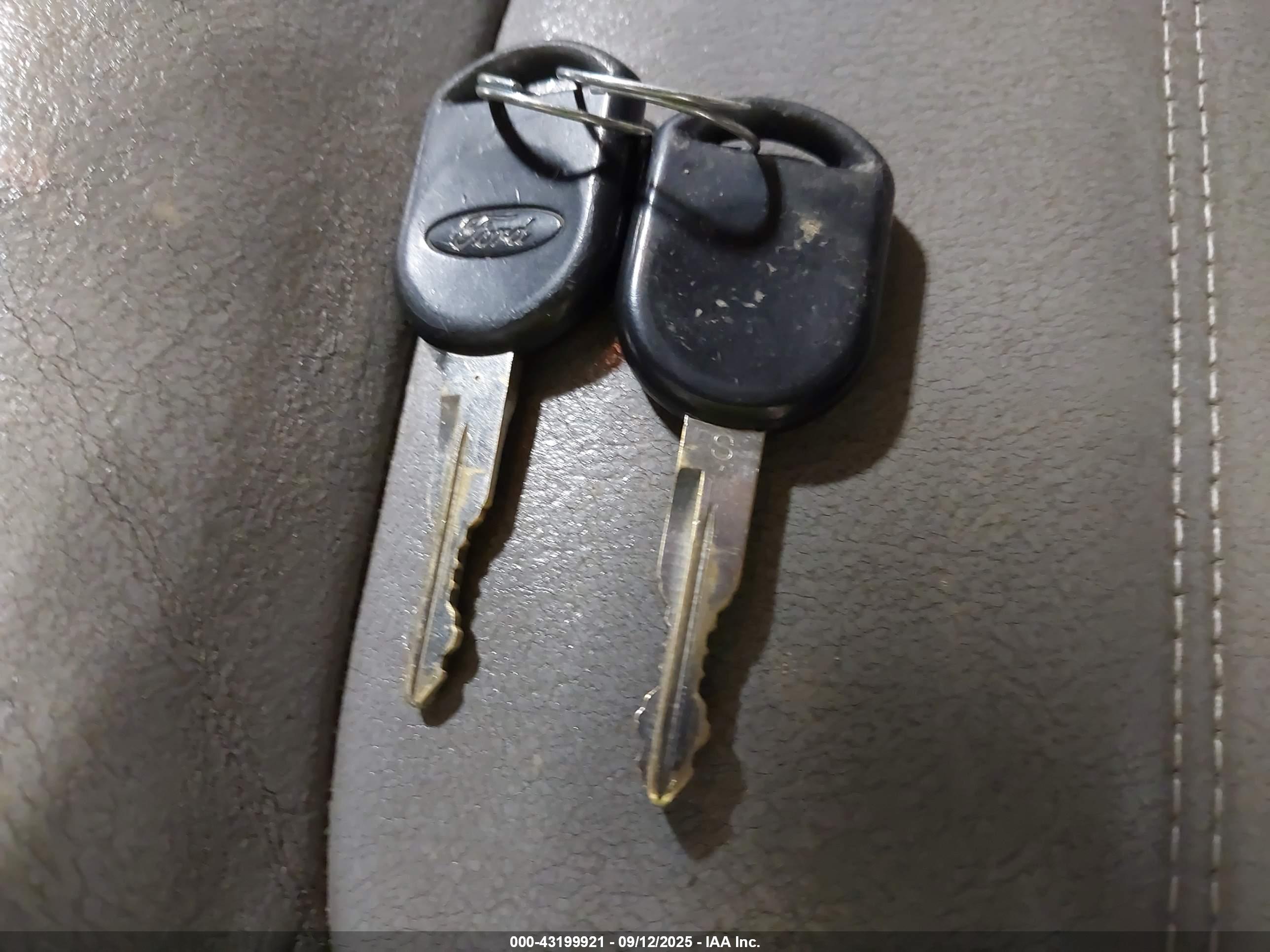 FORD EXPLORER image 11