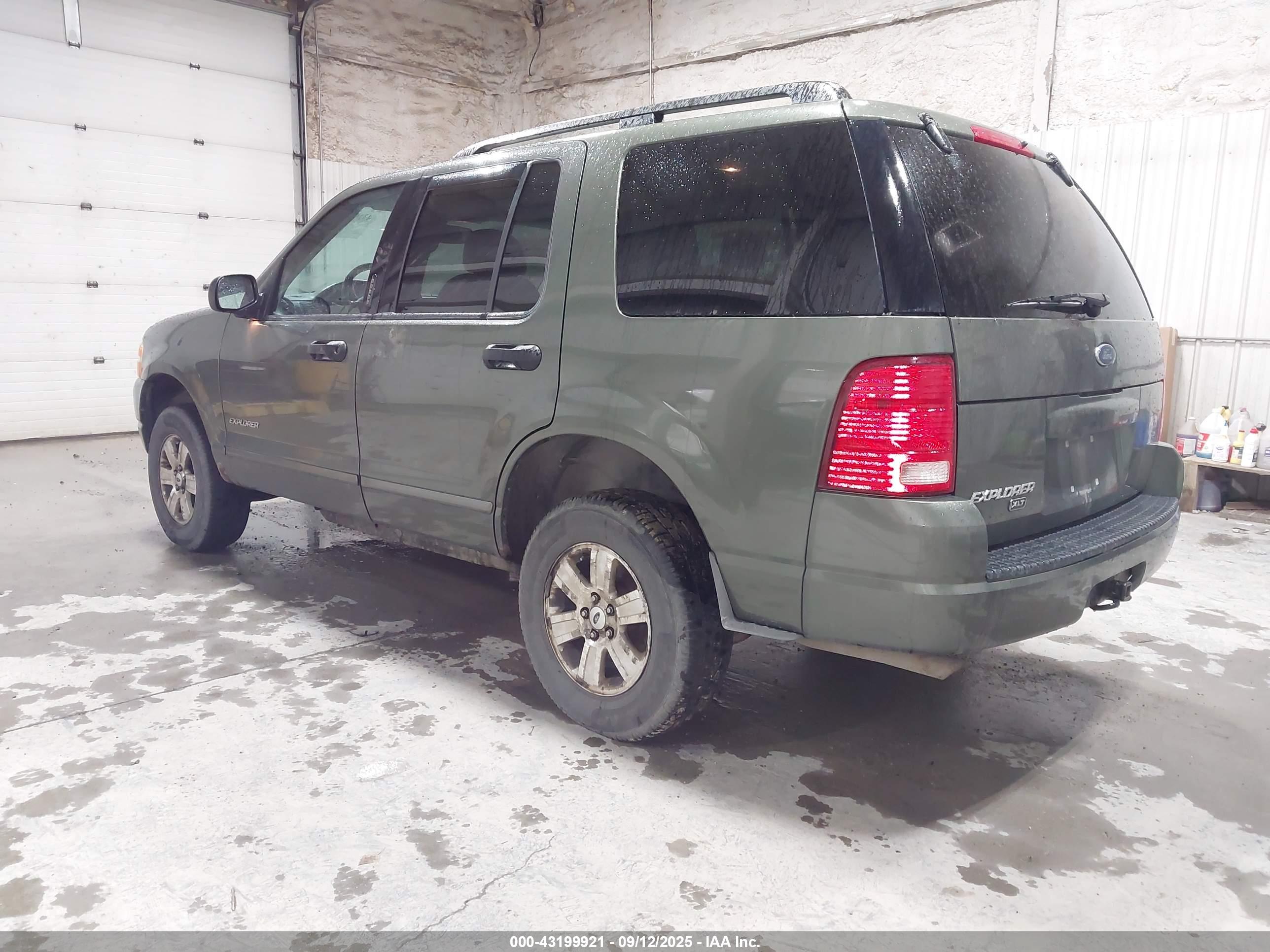 FORD EXPLORER image 3