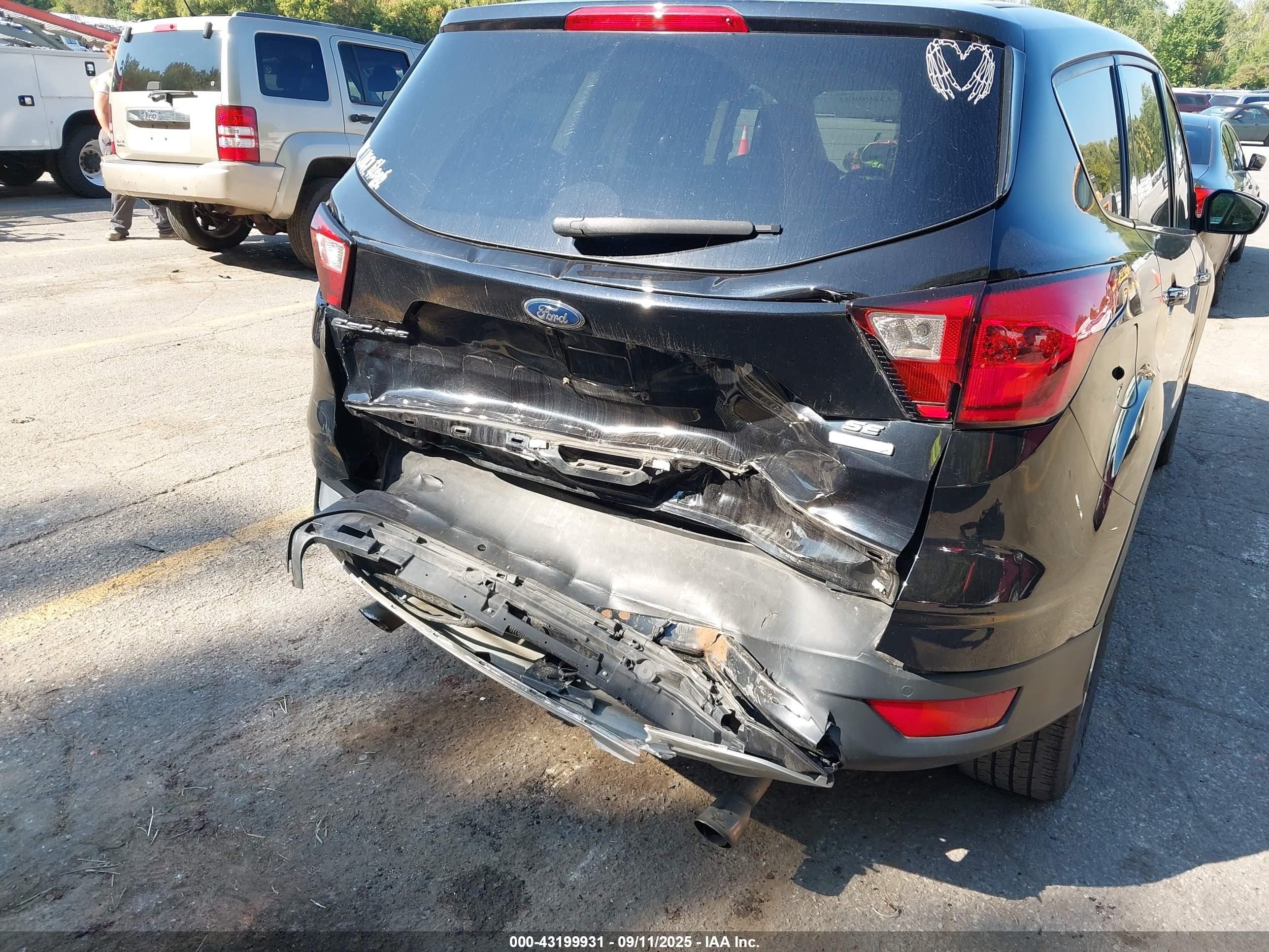 FORD ESCAPE image 6