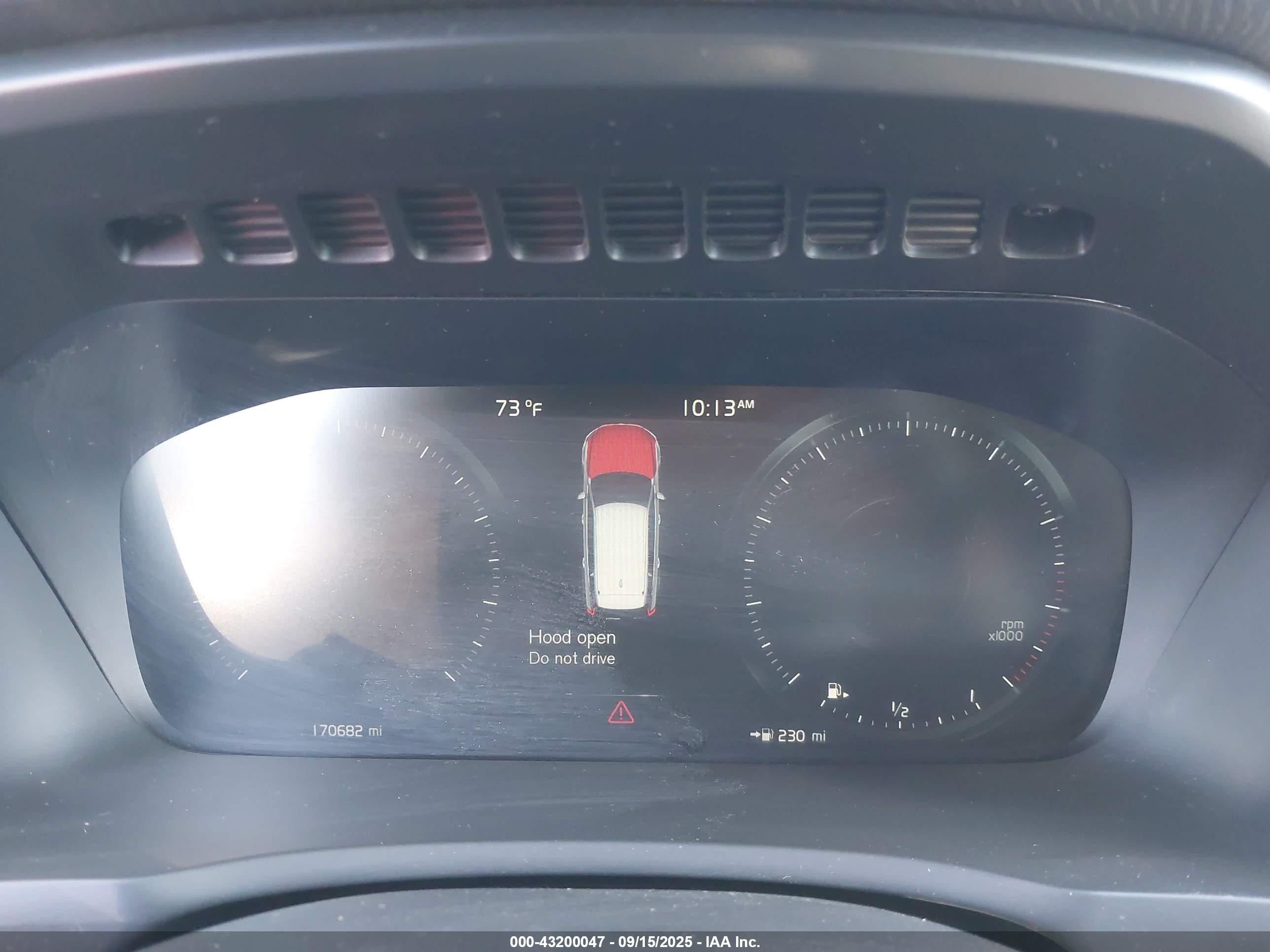 VOLVO XC90 image 7