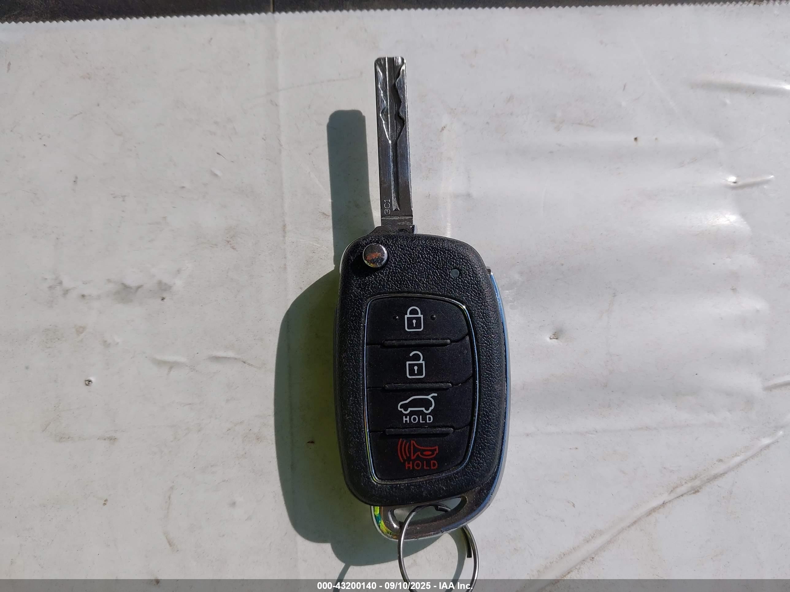 HYUNDAI TUCSON image 11