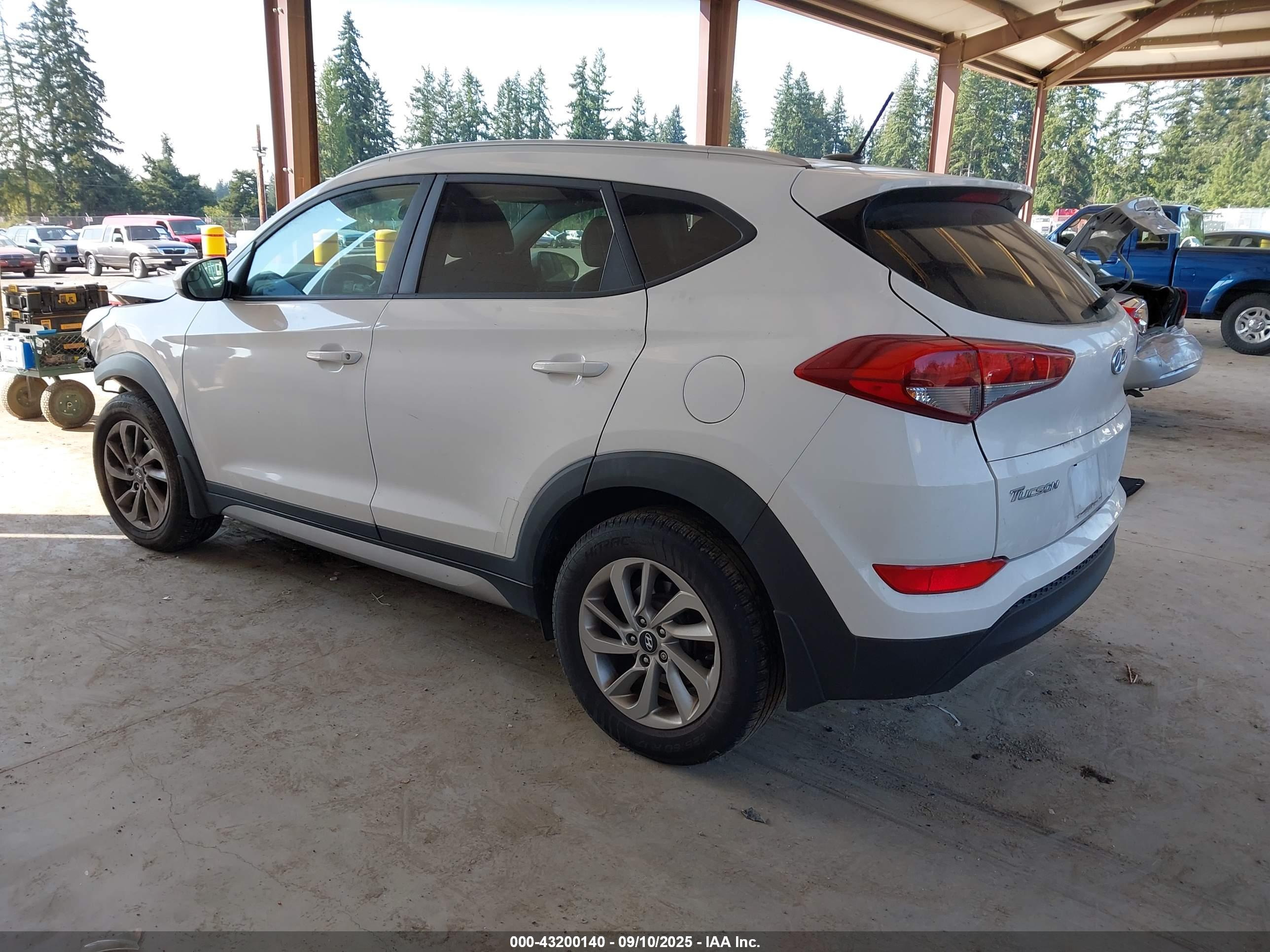HYUNDAI TUCSON image 3