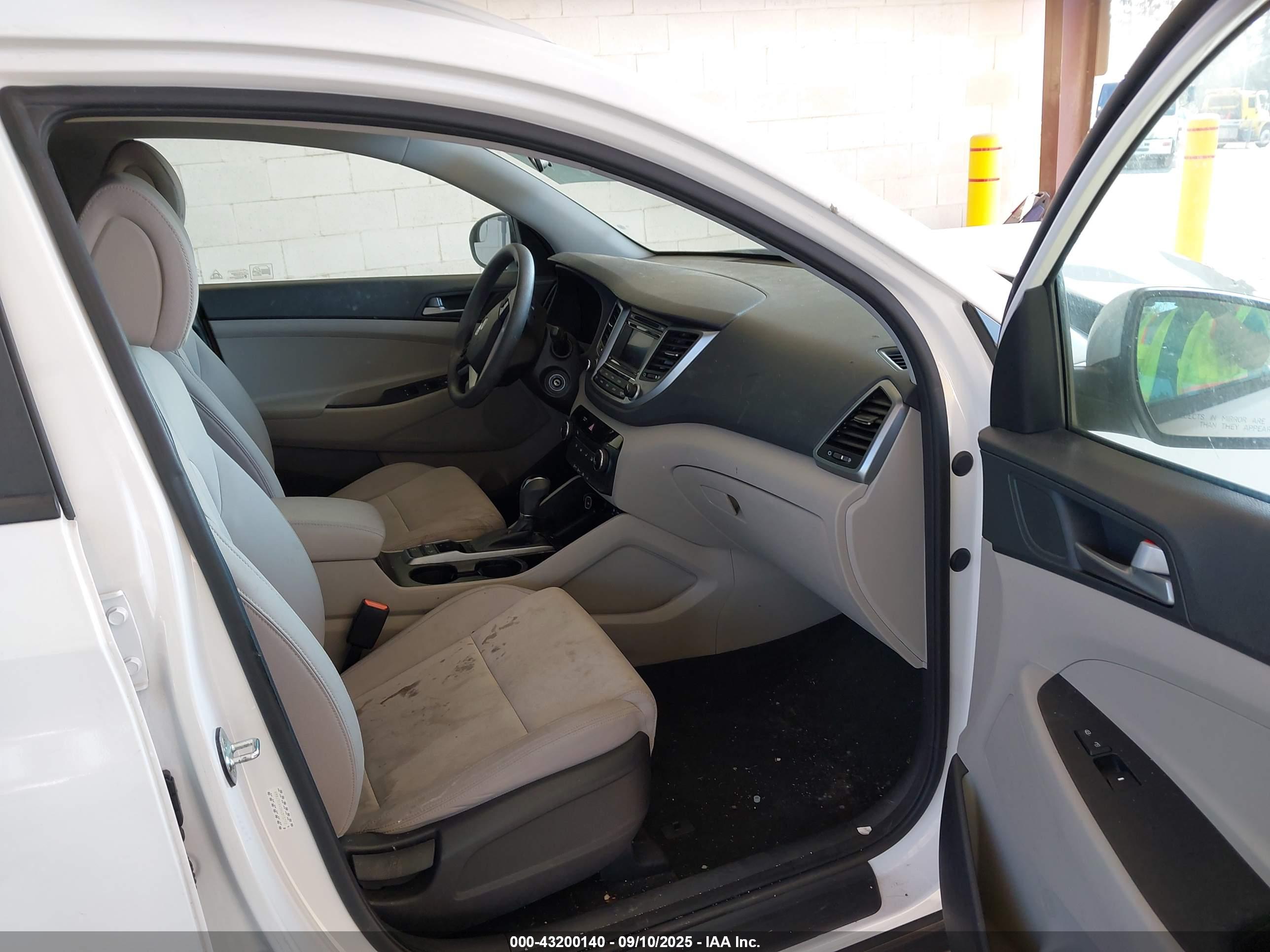 HYUNDAI TUCSON image 5