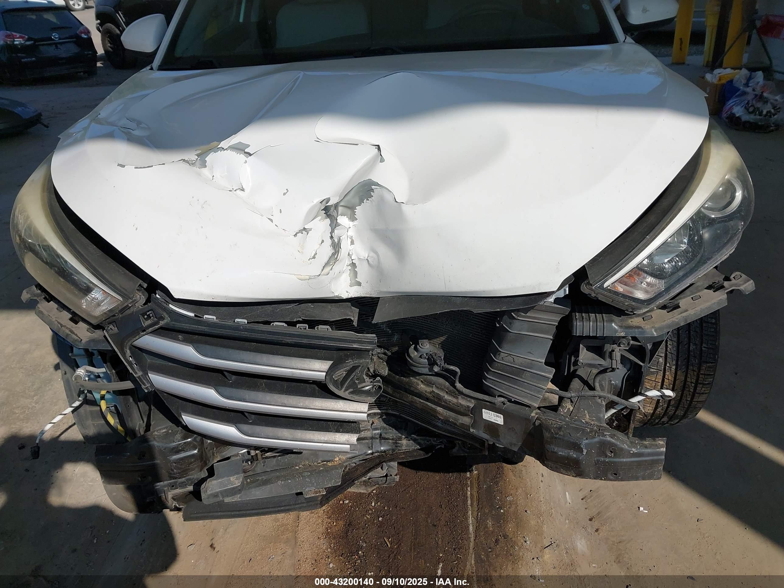 HYUNDAI TUCSON image 6