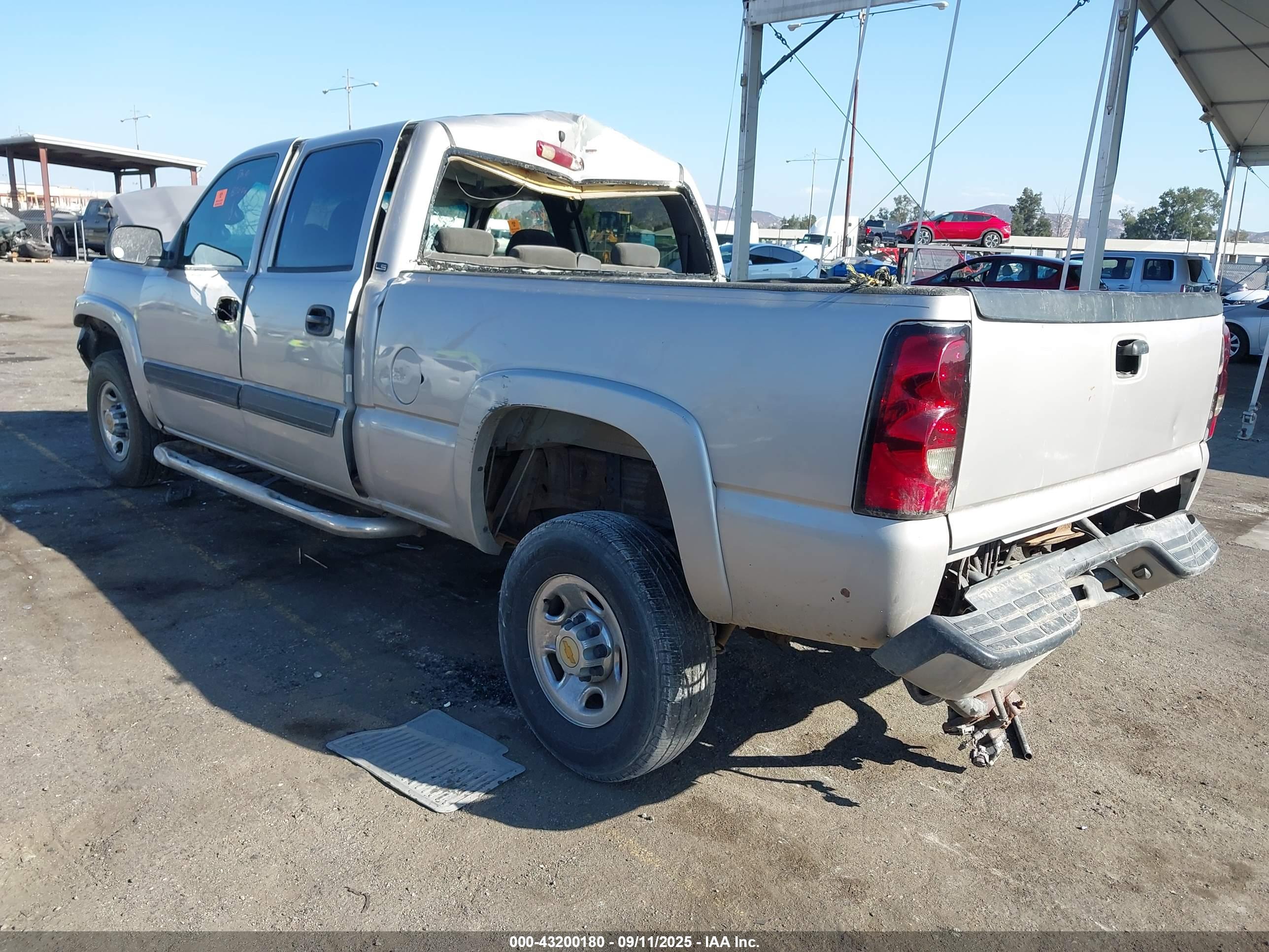 CHEVROLET SILVERADO image 3