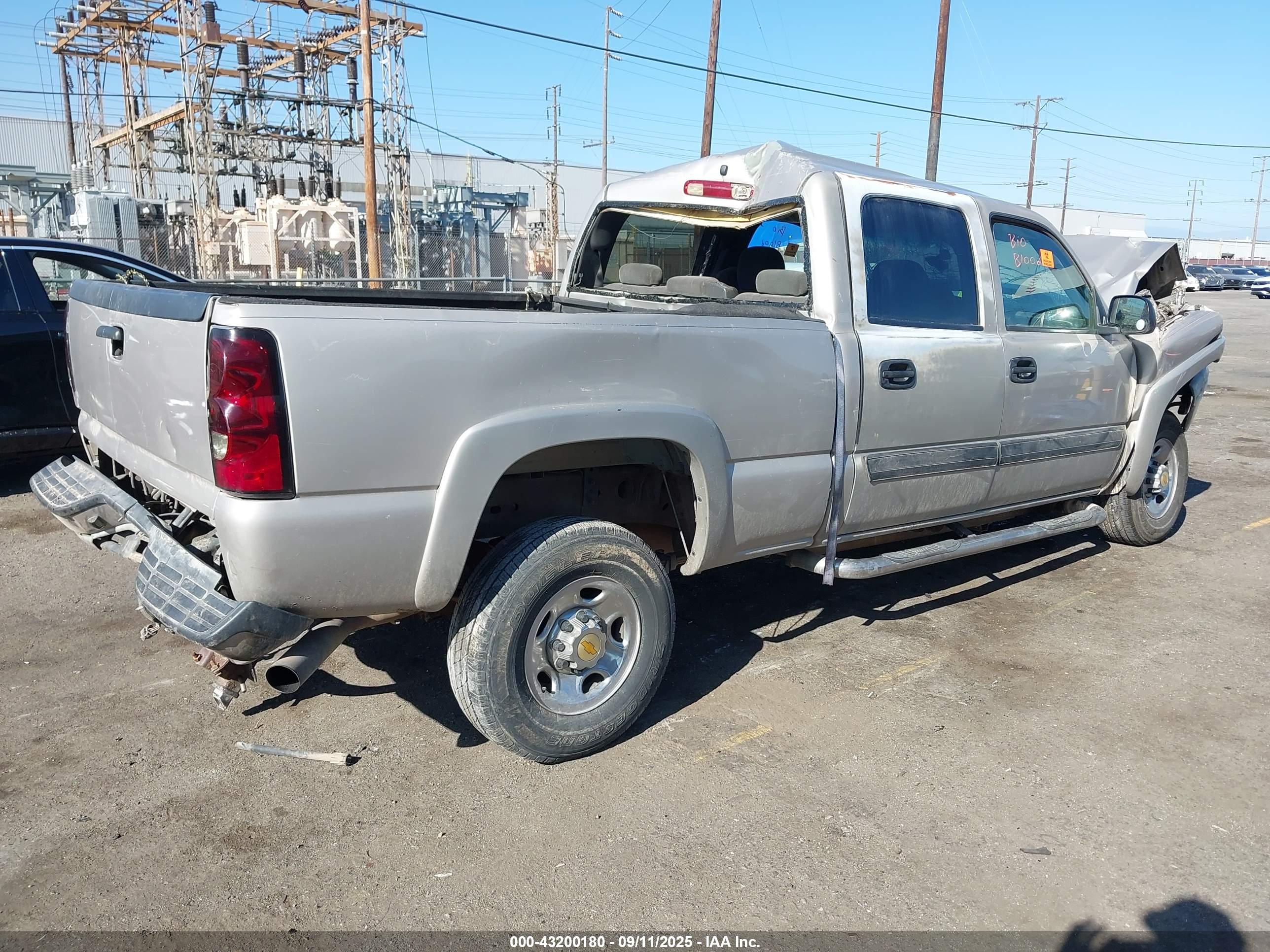 CHEVROLET SILVERADO image 4