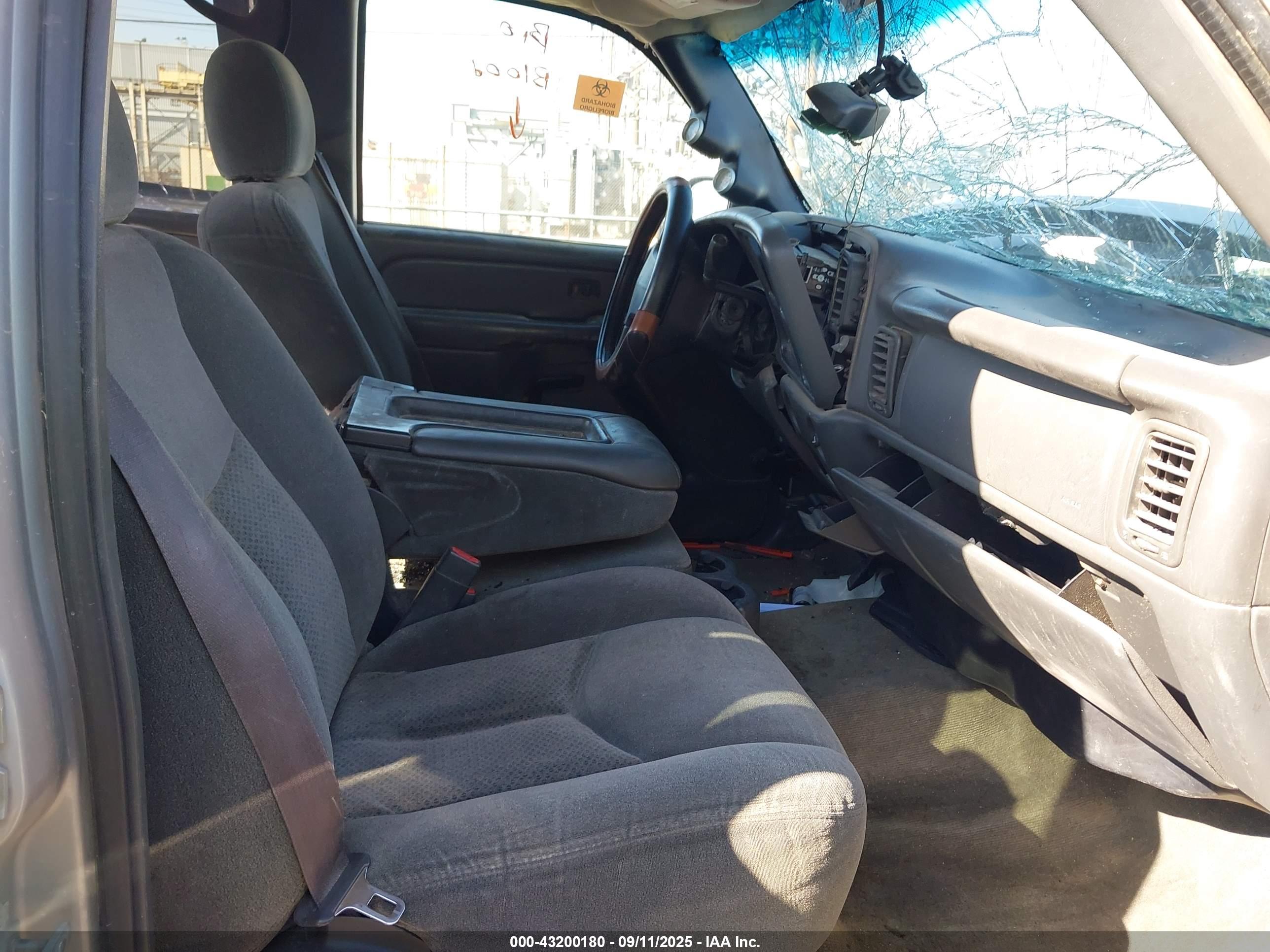 CHEVROLET SILVERADO image 5