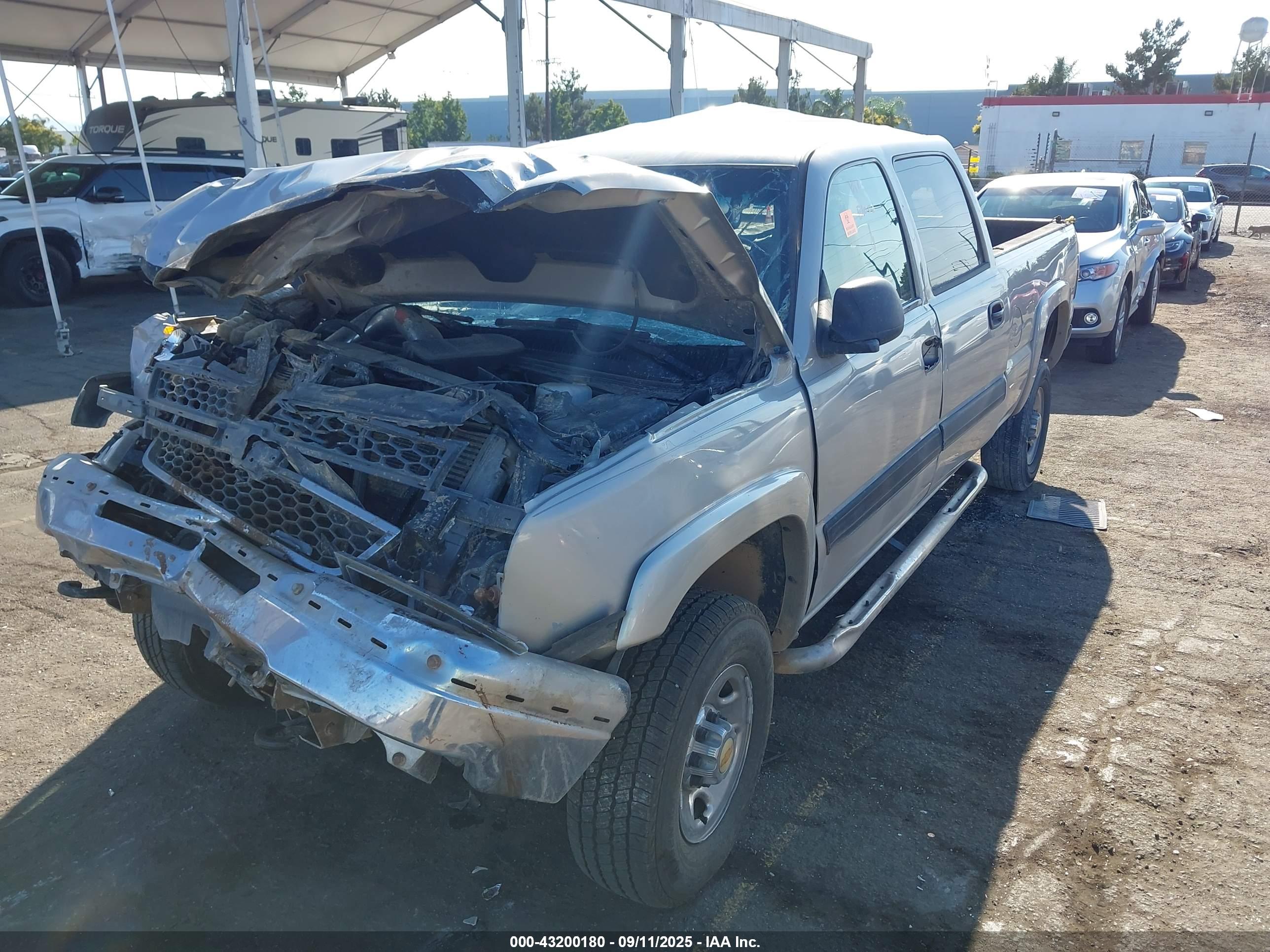 CHEVROLET SILVERADO image 6