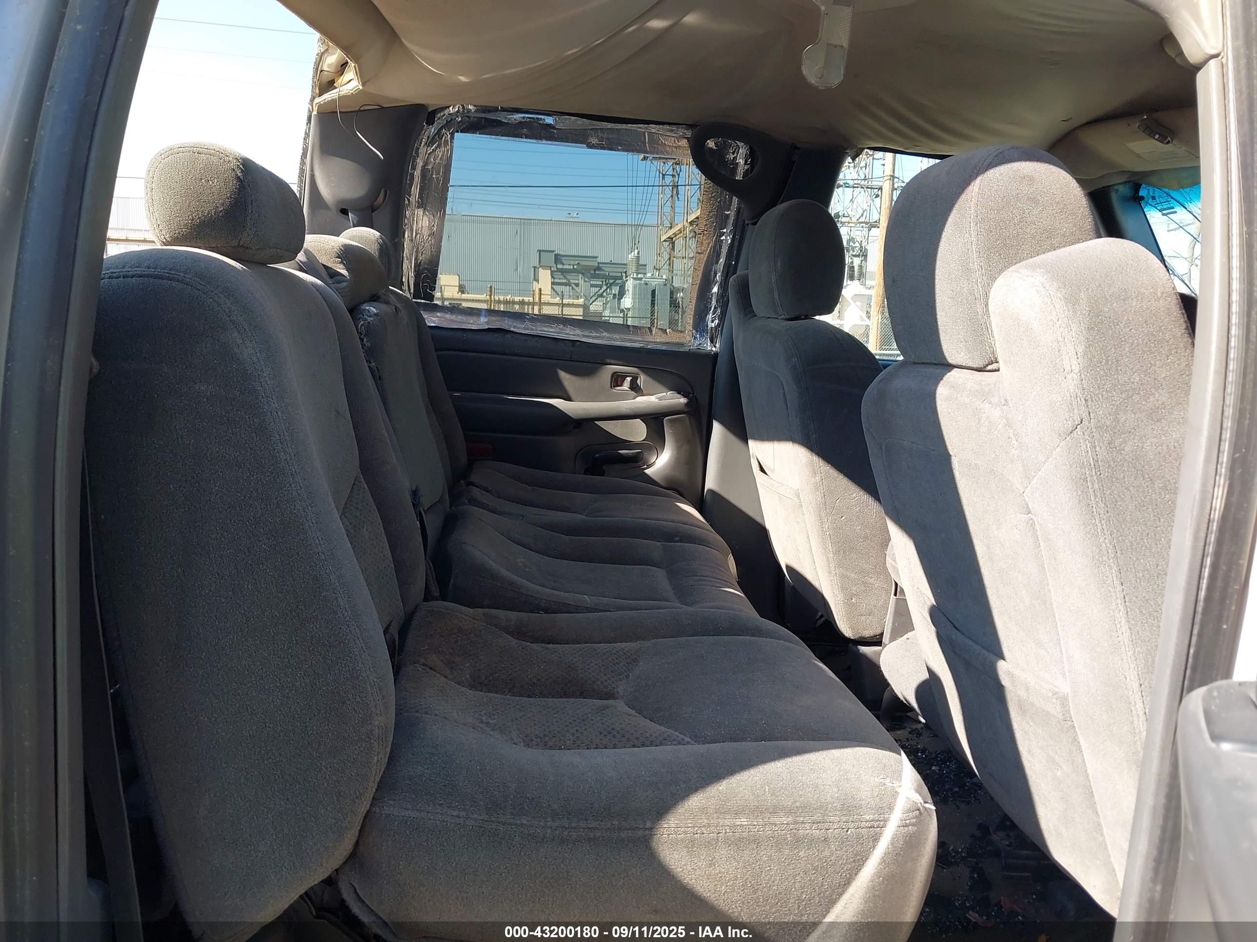 CHEVROLET SILVERADO image 8