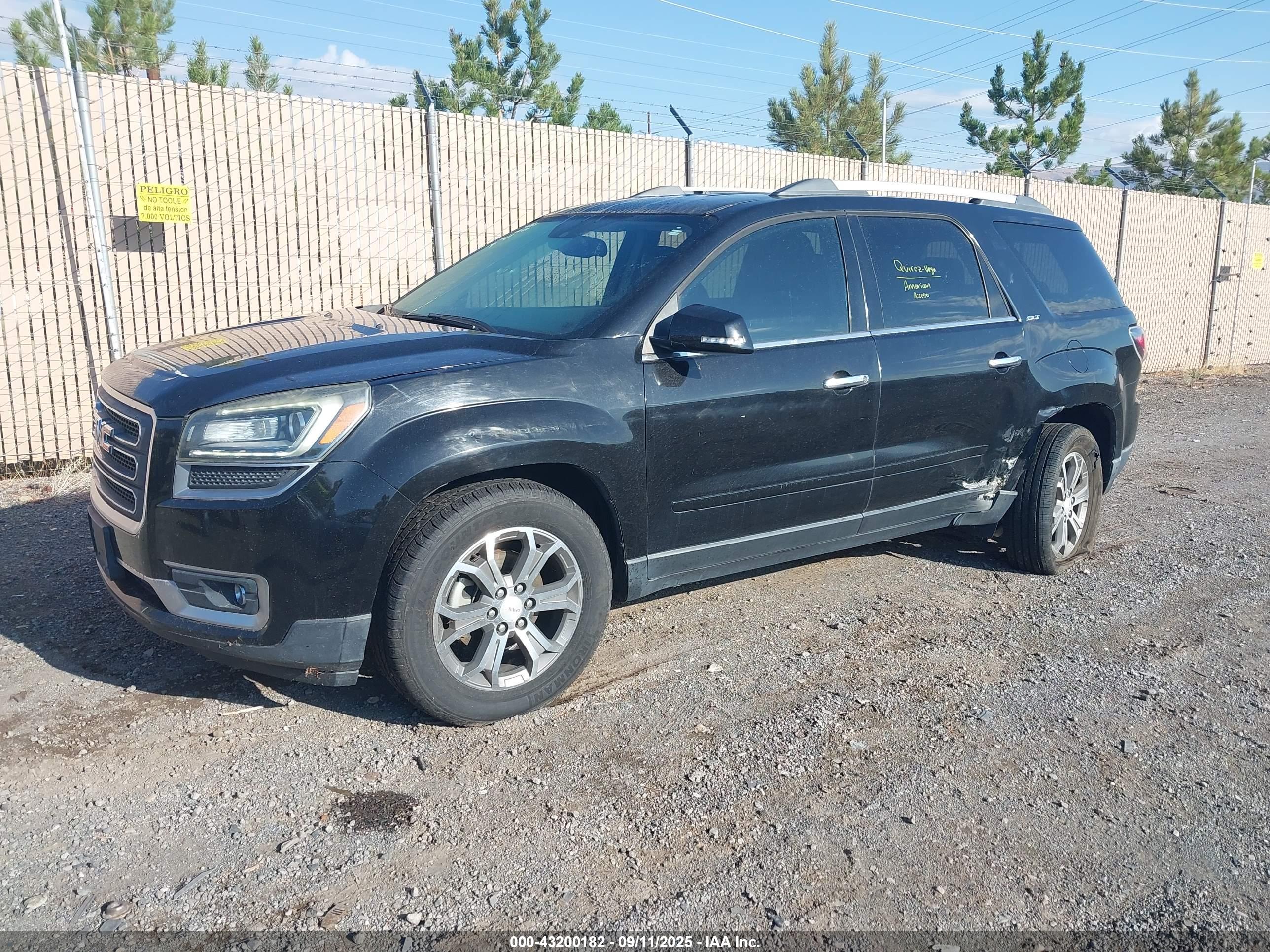 GMC ACADIA image 2