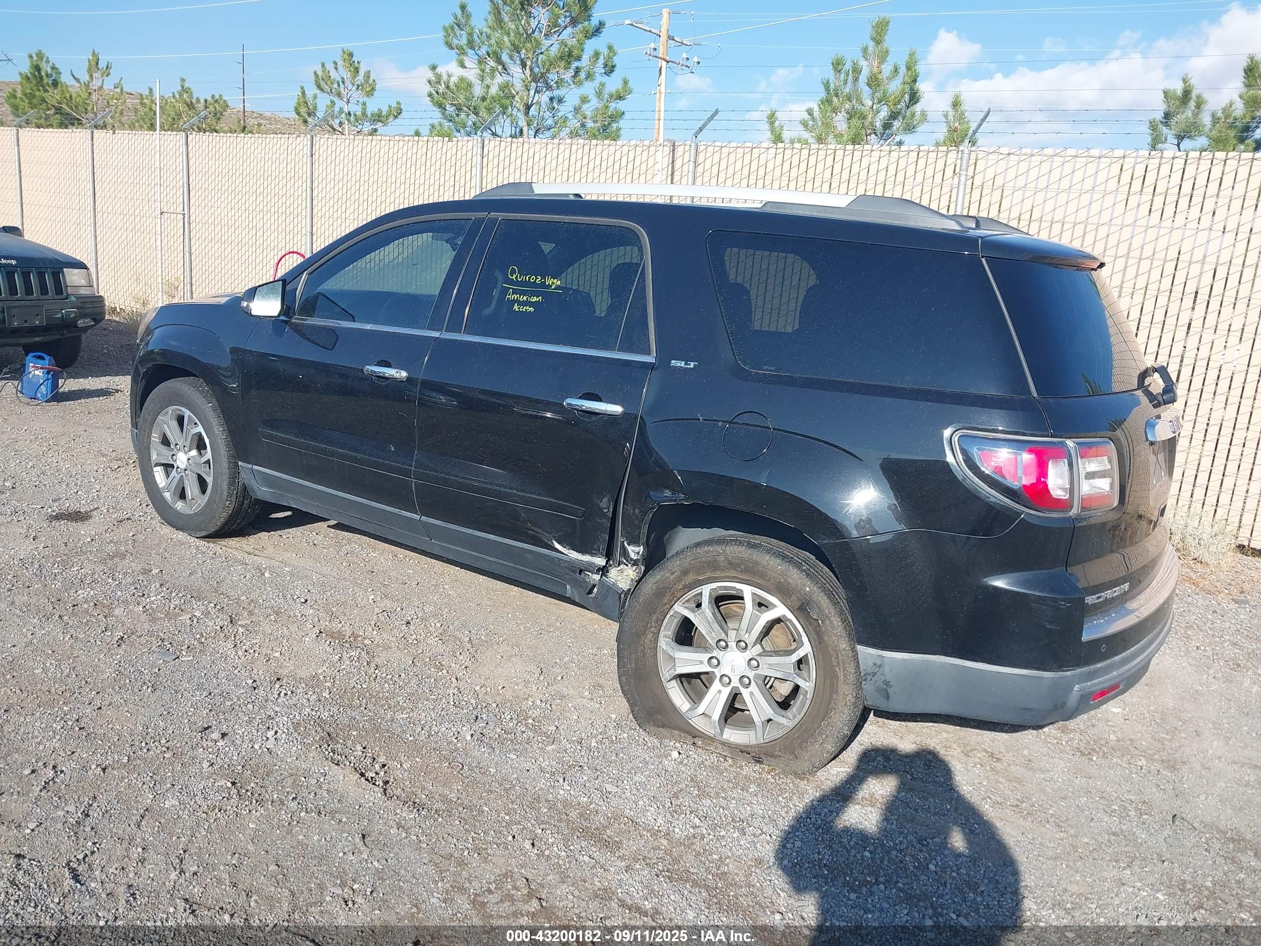 GMC ACADIA image 3