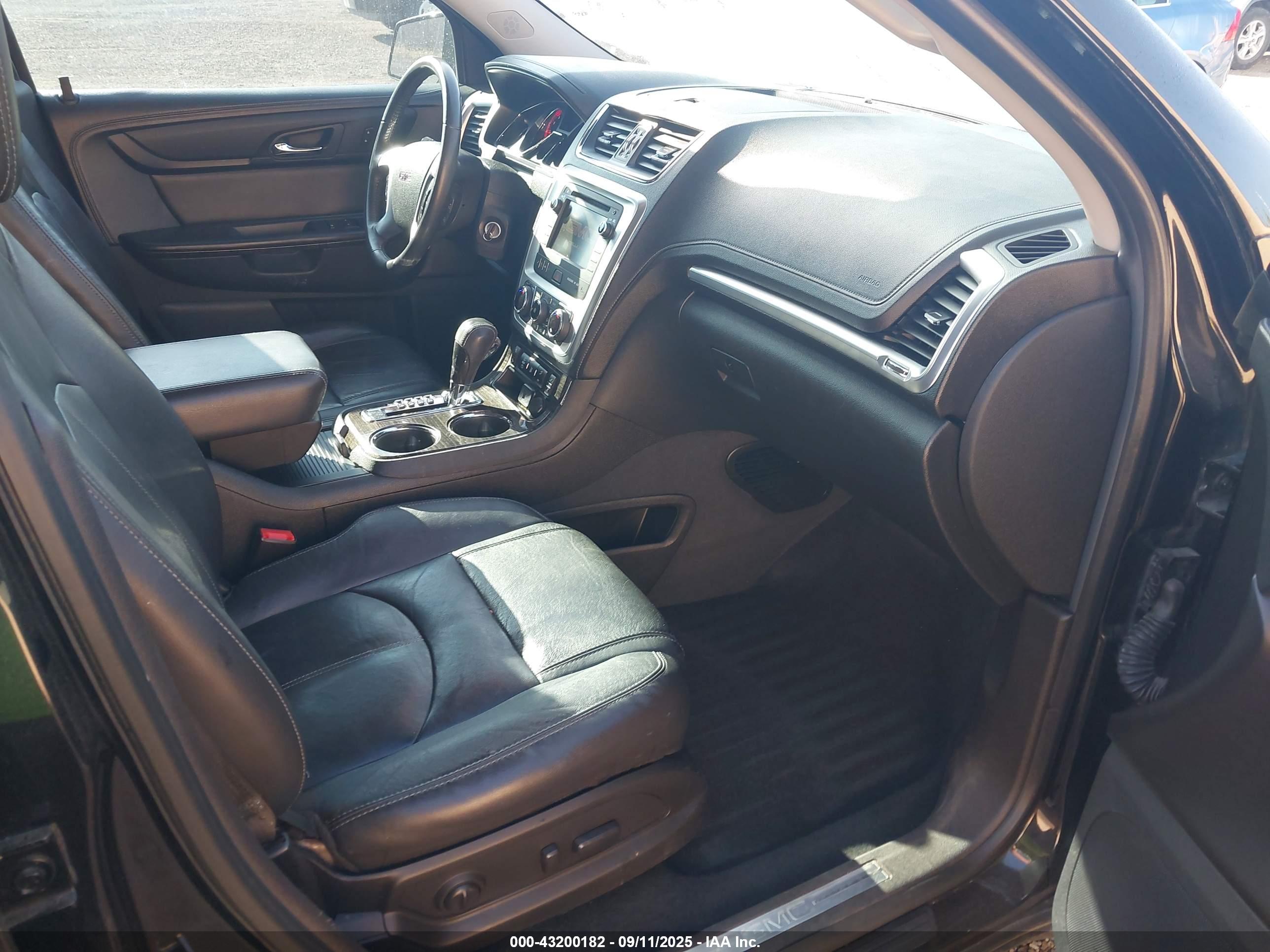 GMC ACADIA image 5