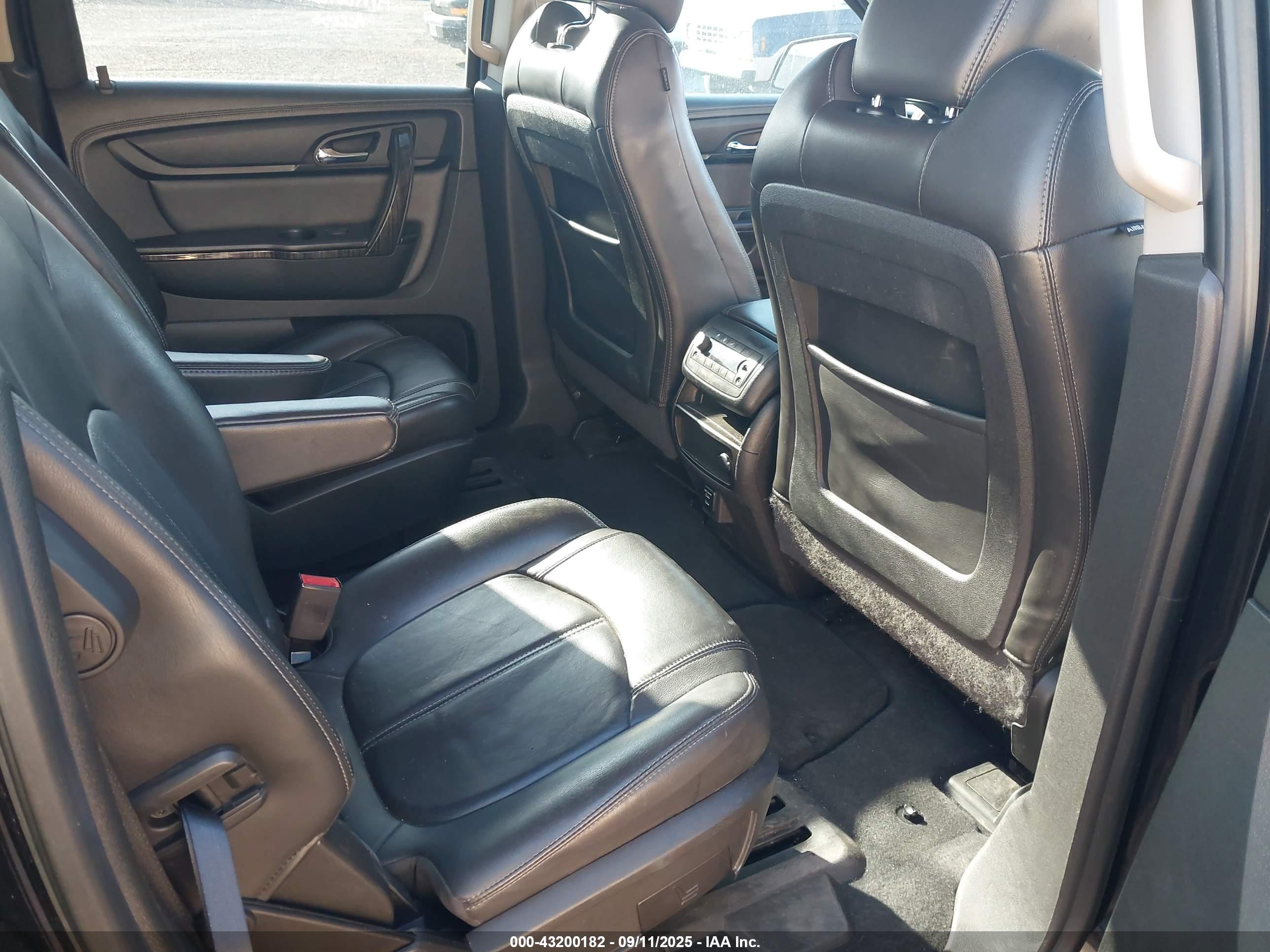 GMC ACADIA image 8