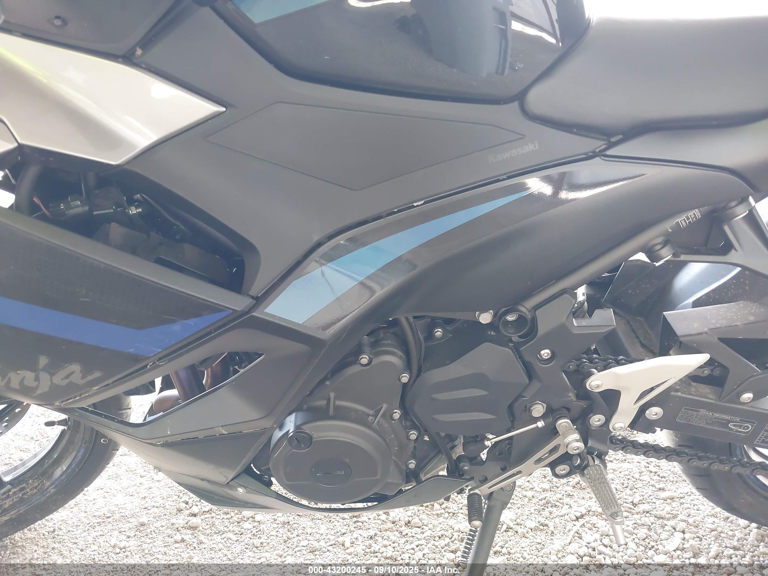 KAWASAKI EX500 image 9