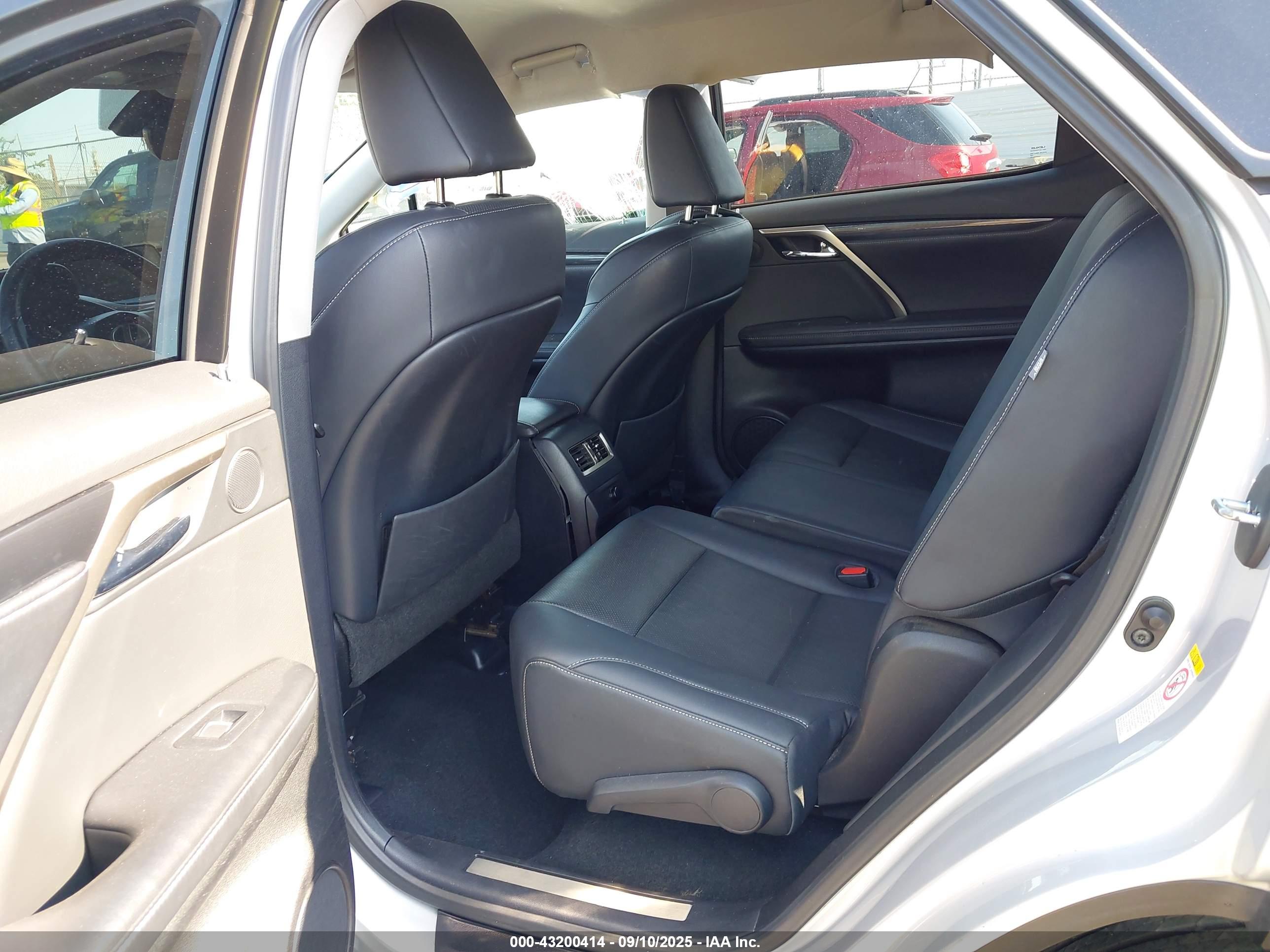 LEXUS RX image 8