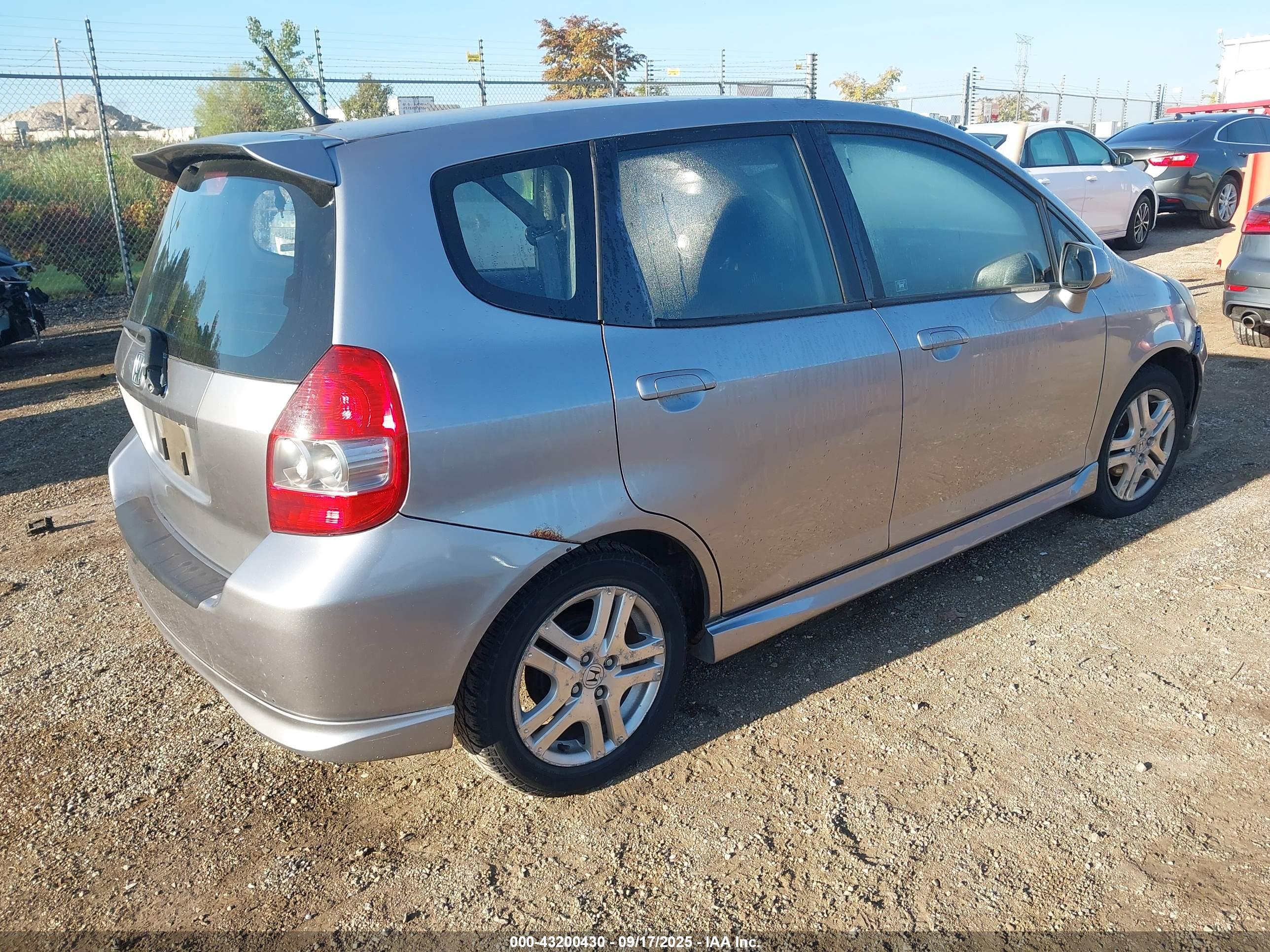 HONDA FIT image 4