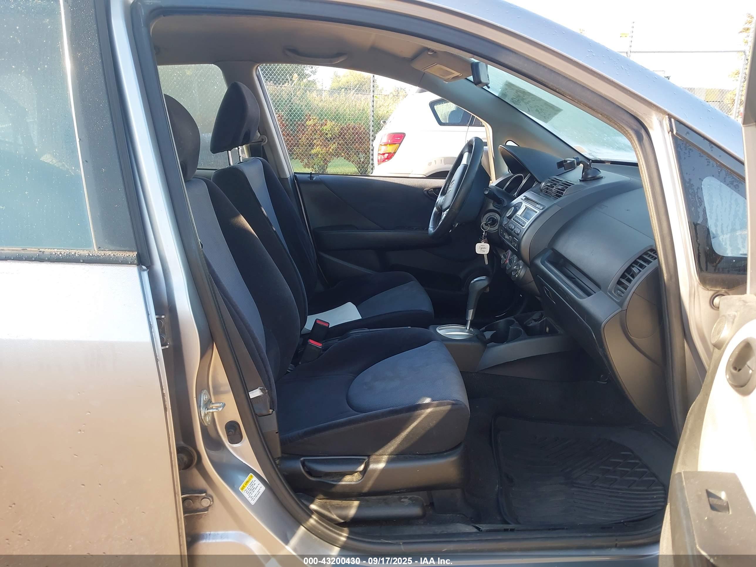 HONDA FIT image 5