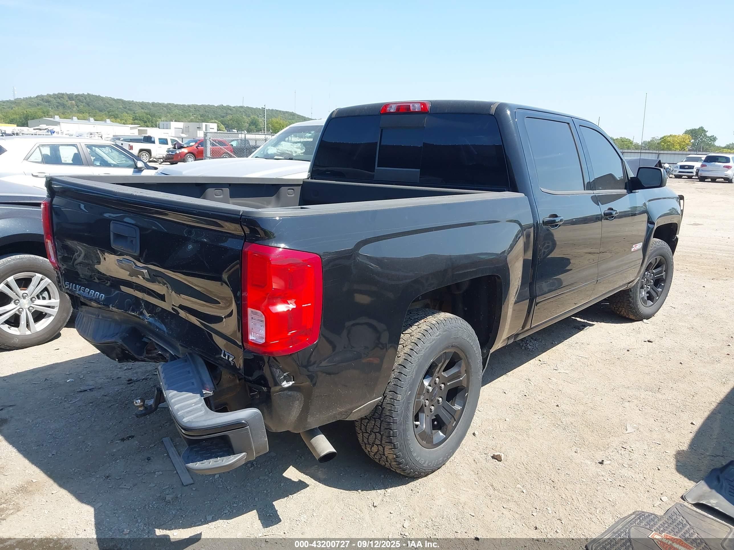 CHEVROLET SILVERADO image 4