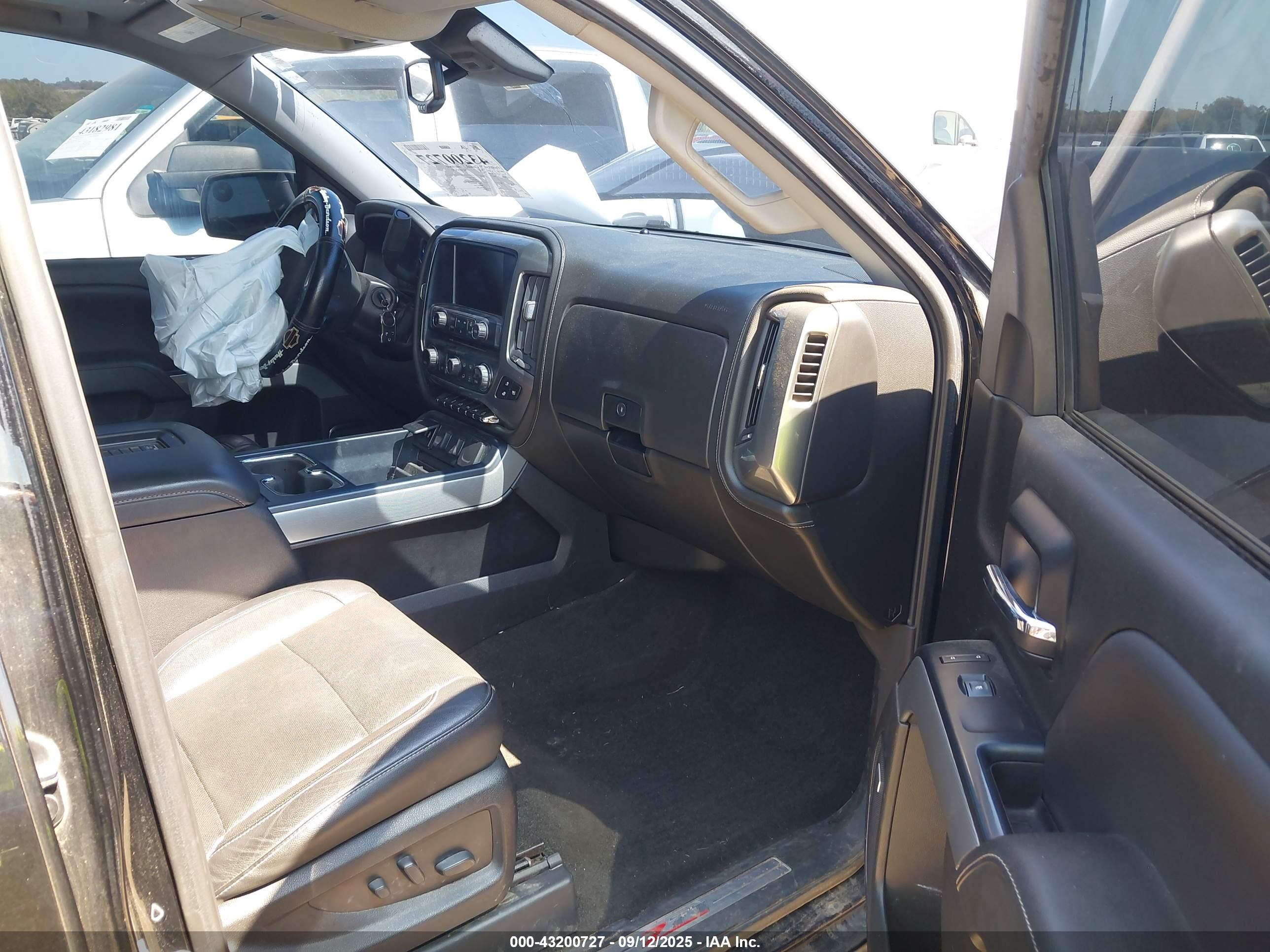 CHEVROLET SILVERADO image 5