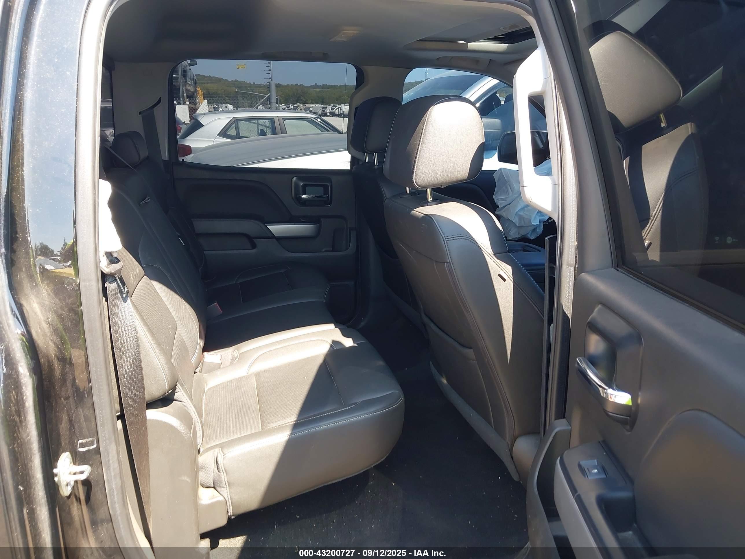 CHEVROLET SILVERADO image 8