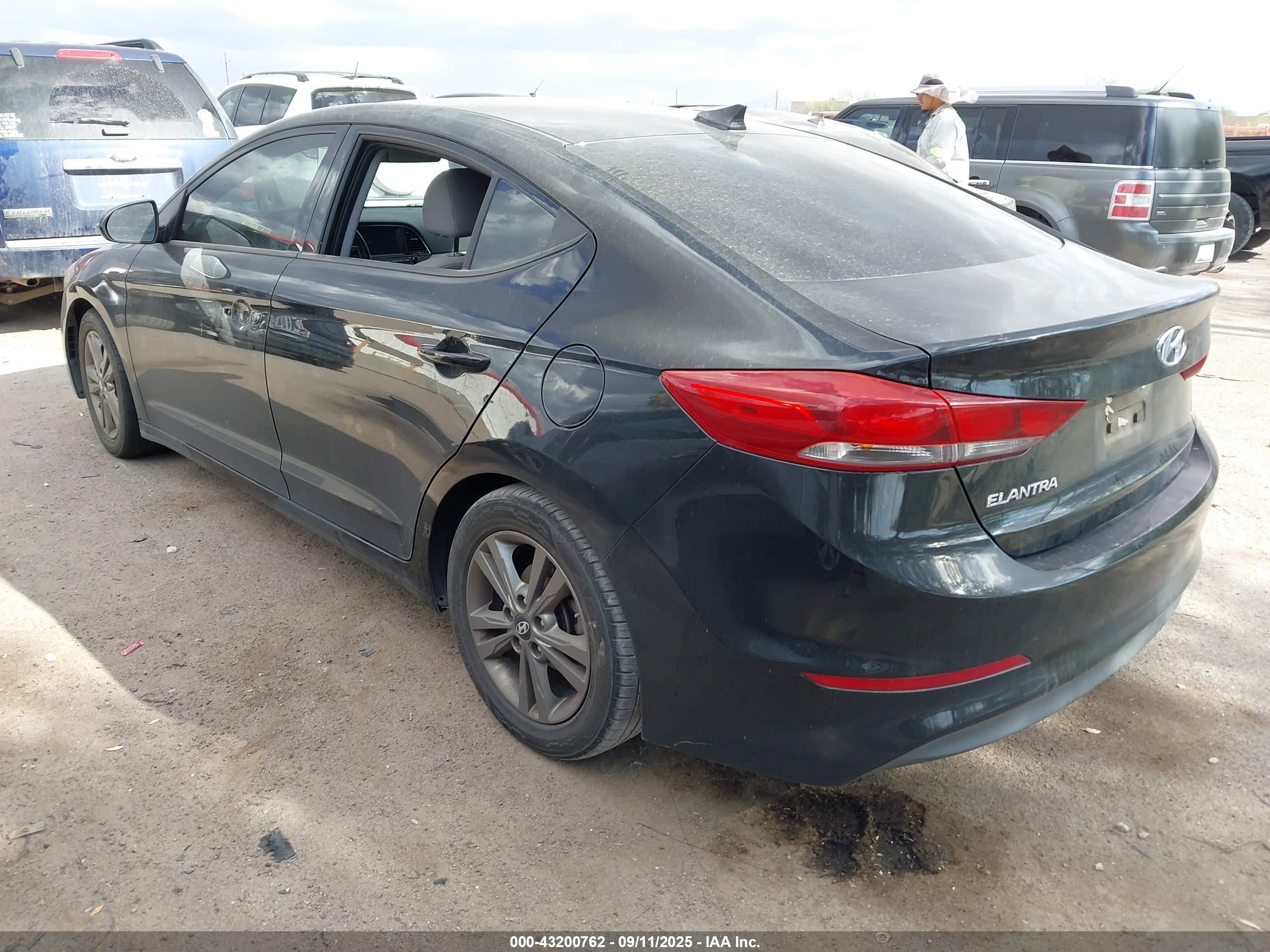 HYUNDAI ELANTRA image 3