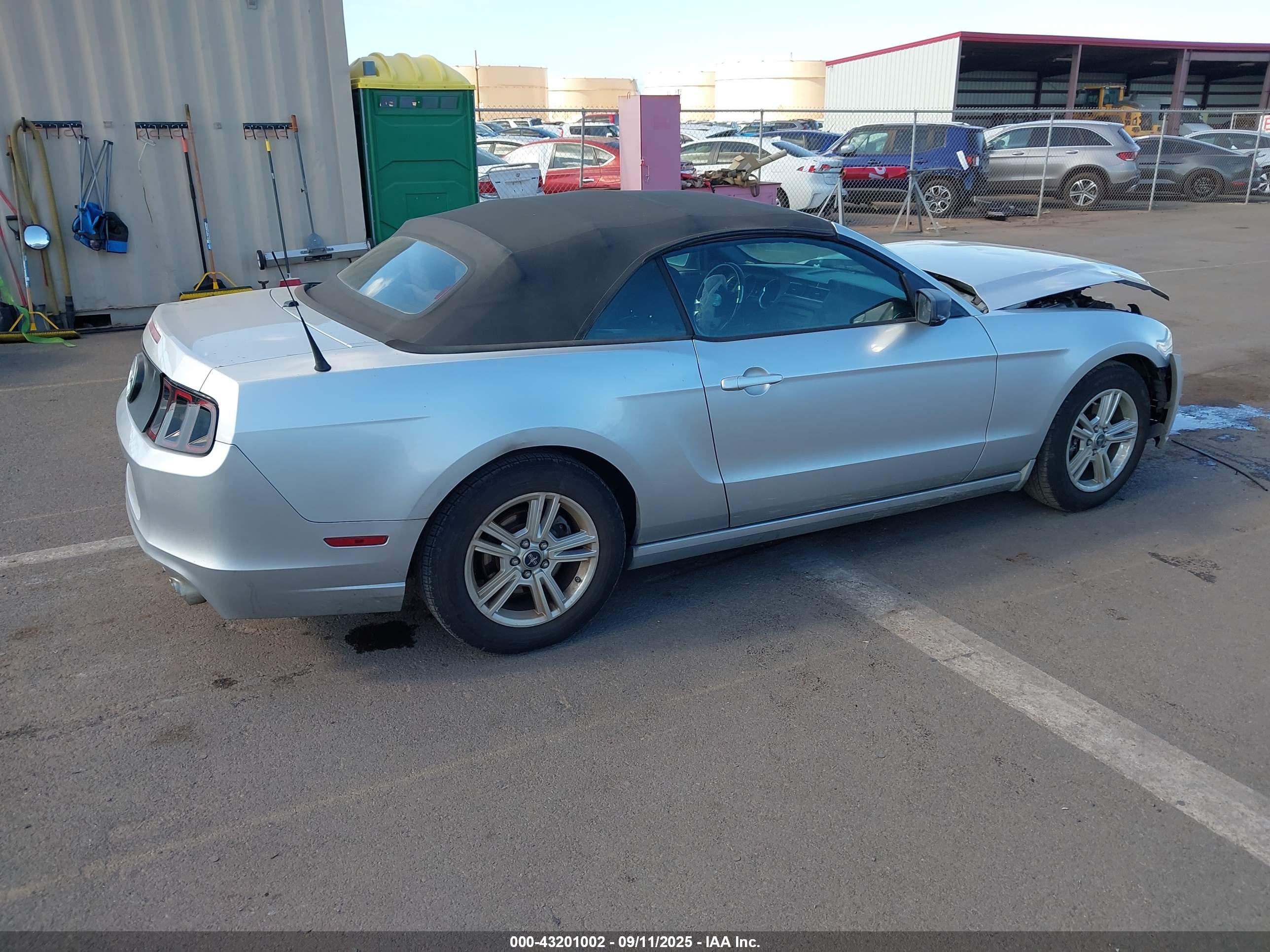 FORD MUSTANG image 4
