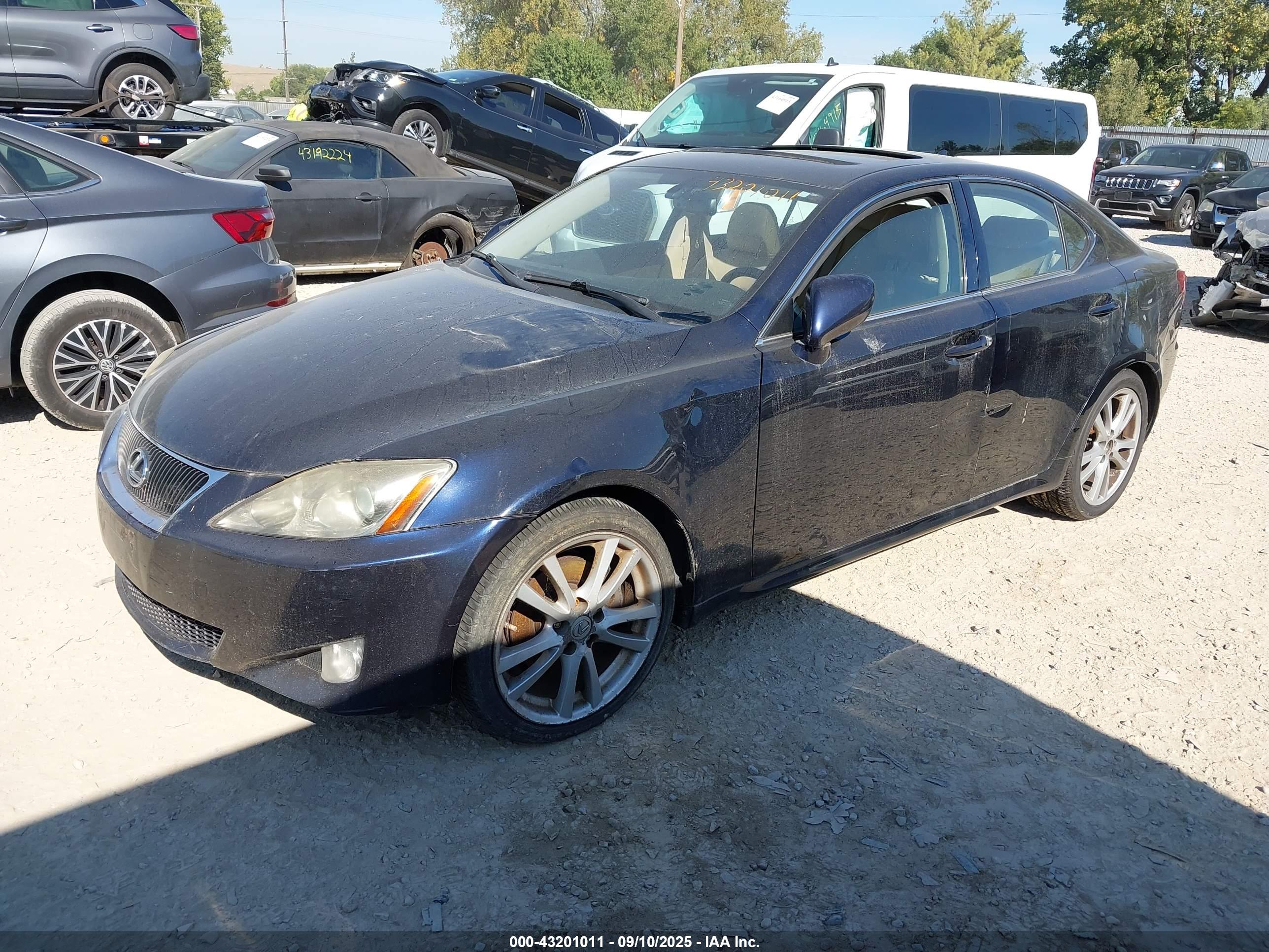 LEXUS IS image 2