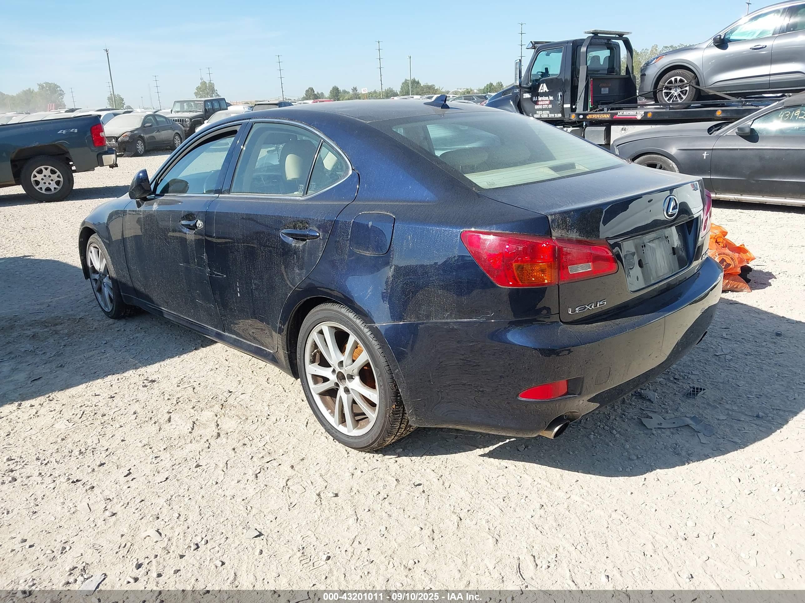 LEXUS IS image 3