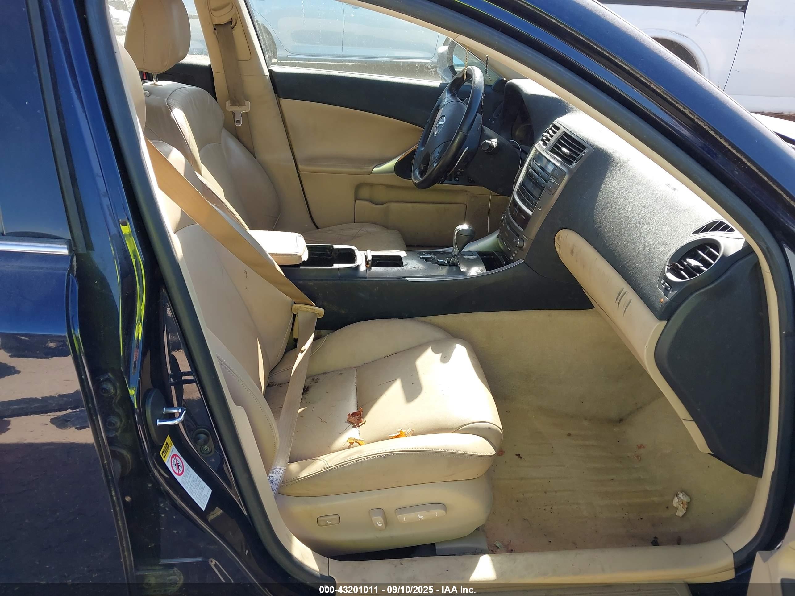 LEXUS IS image 5